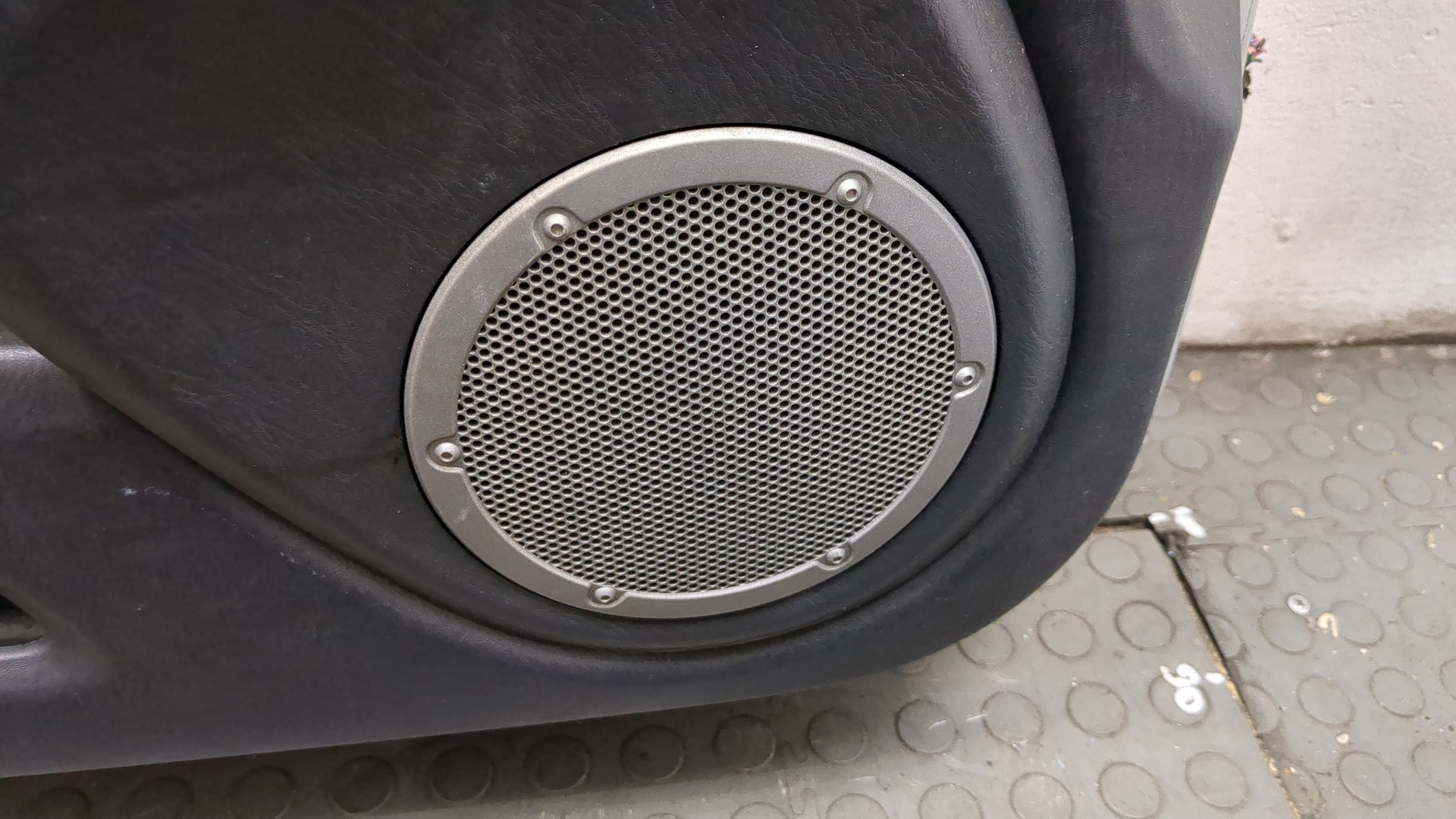 Дверь передняя левая