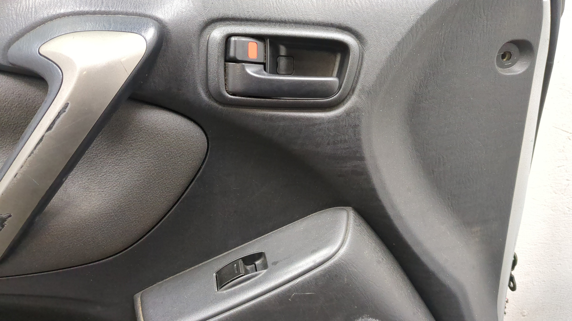 Дверь передняя левая