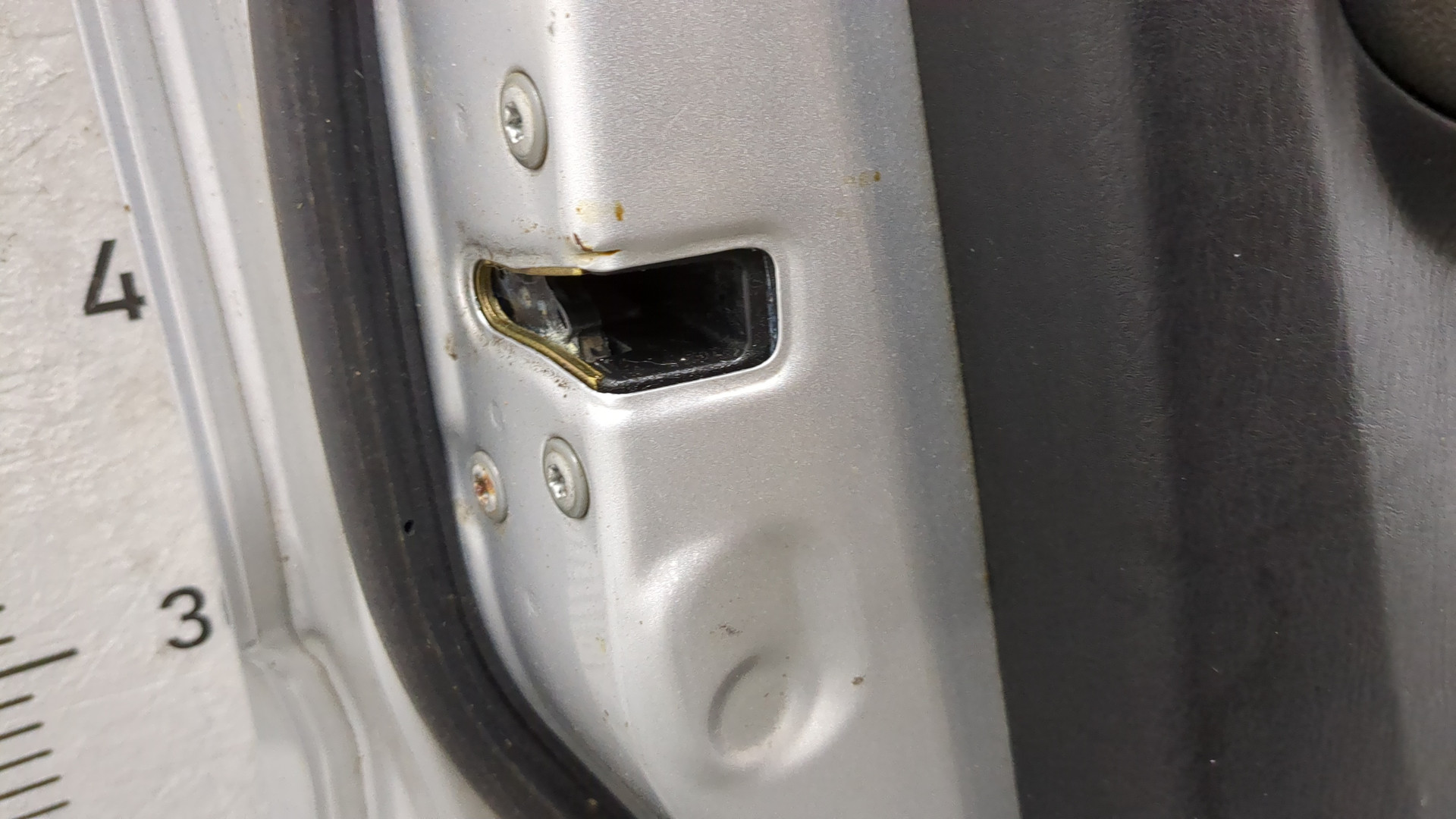 Дверь передняя левая