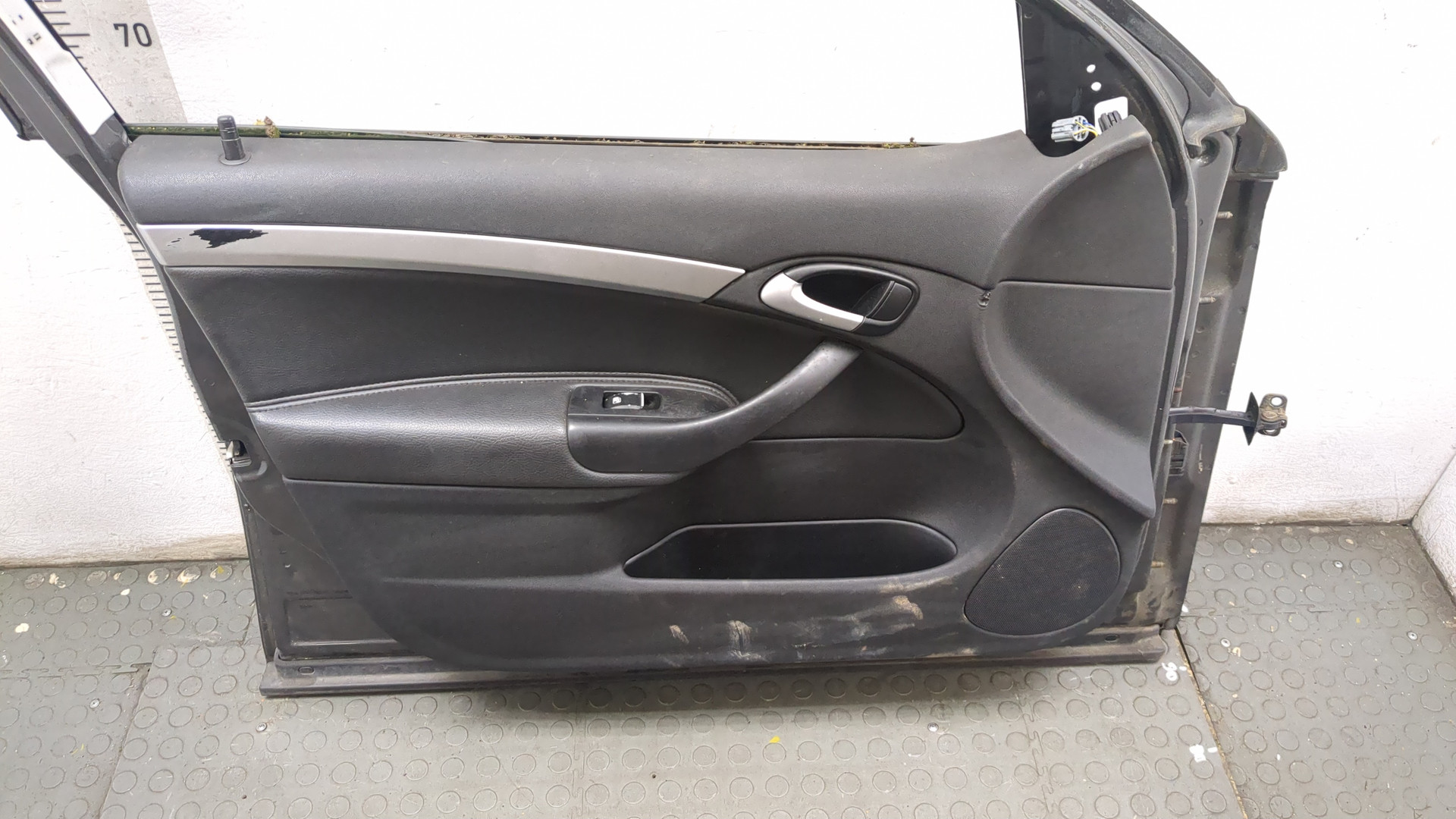 Дверь передняя левая