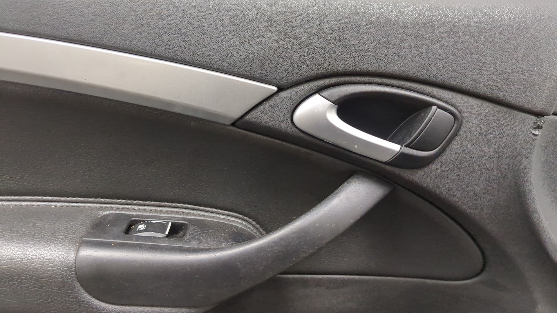 Дверь передняя левая