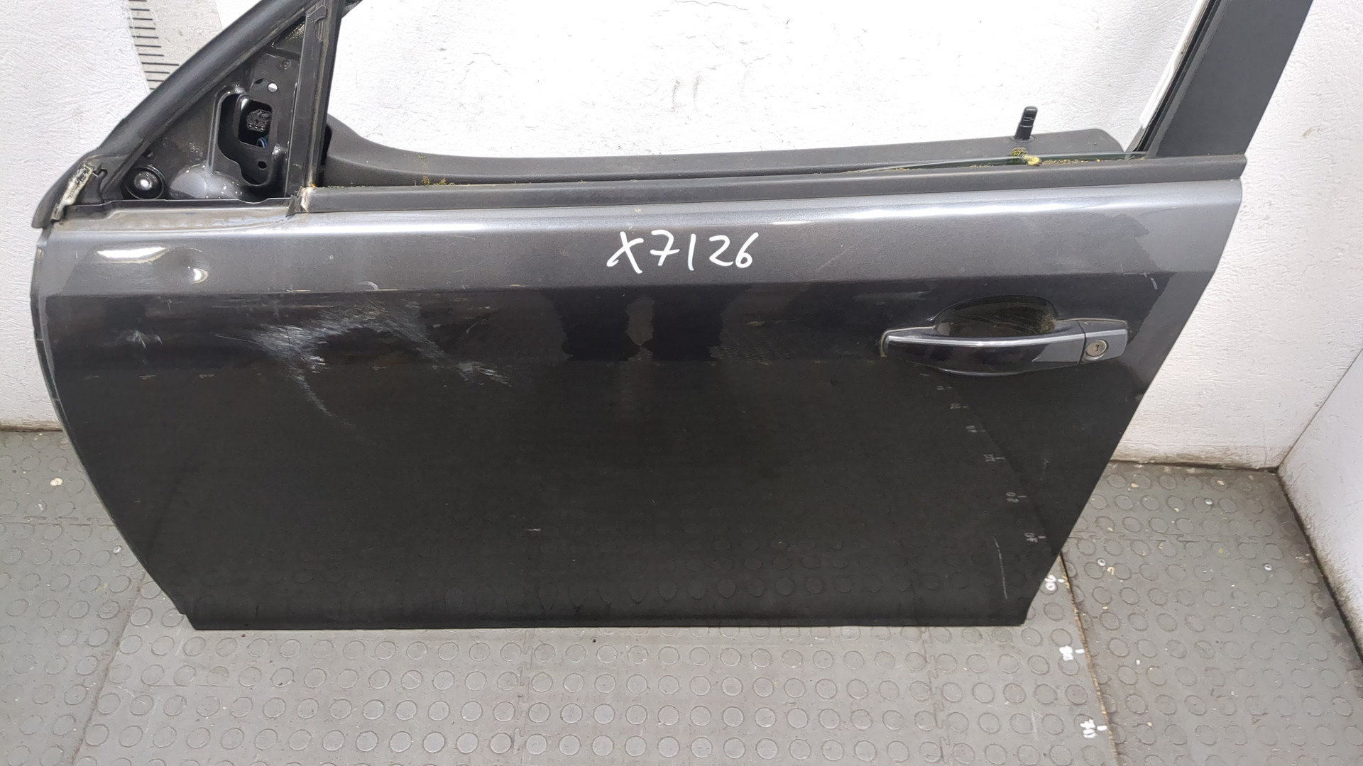 Дверь передняя левая