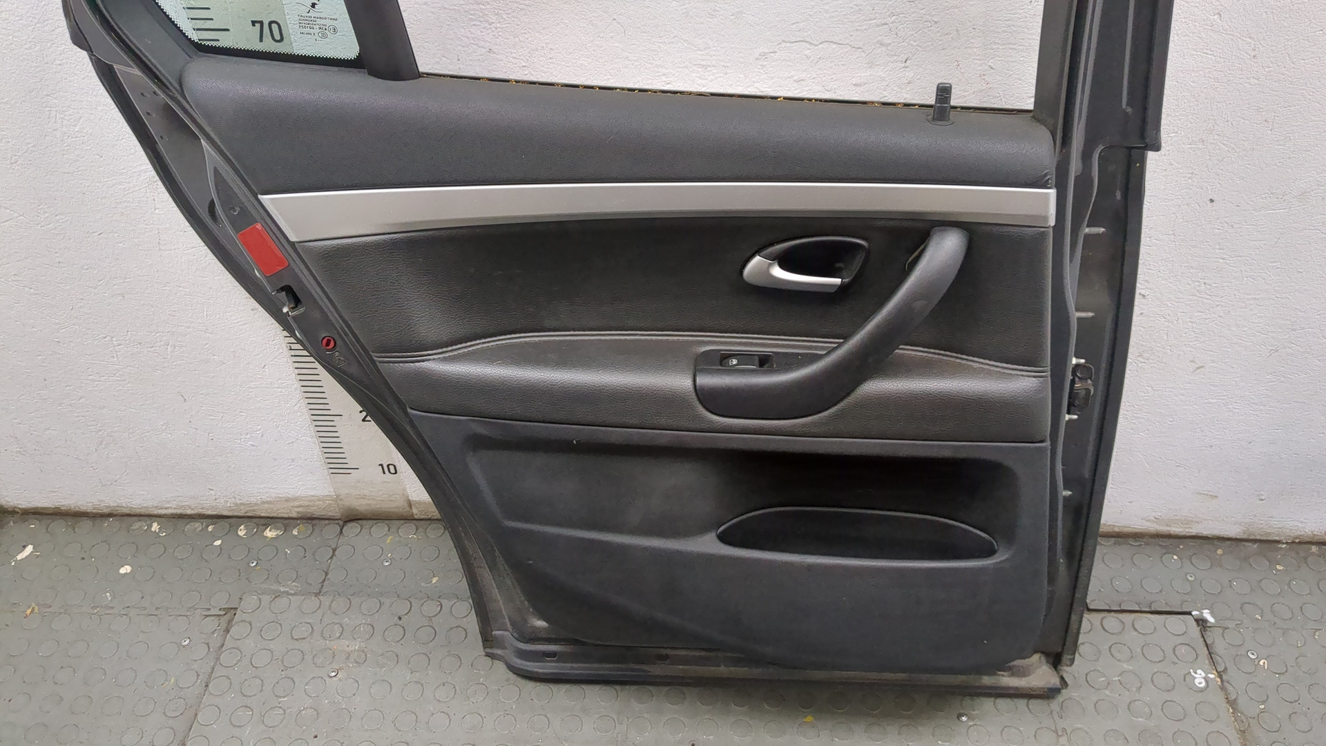 Дверь задняя левая