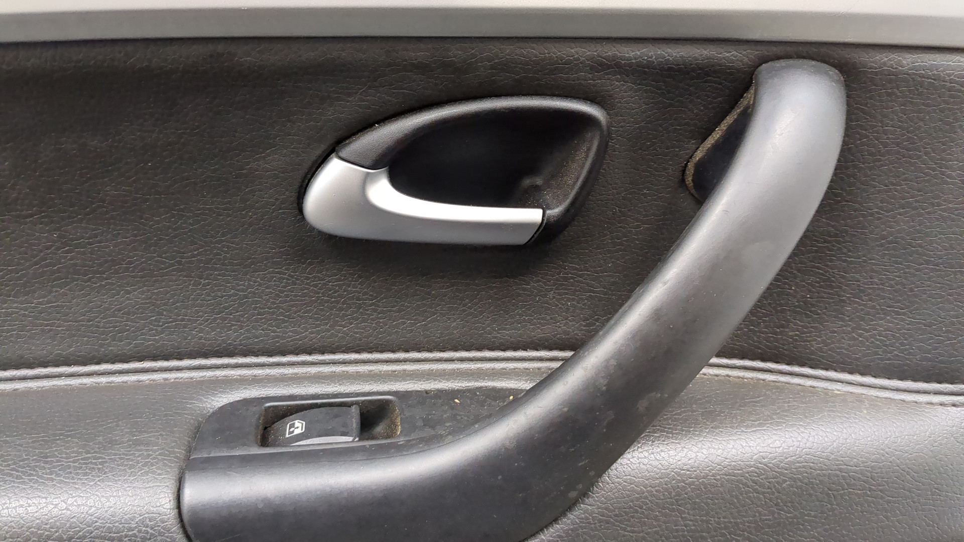 Дверь задняя левая