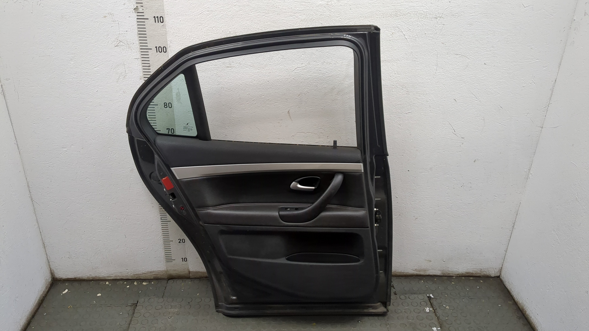 Дверь задняя левая