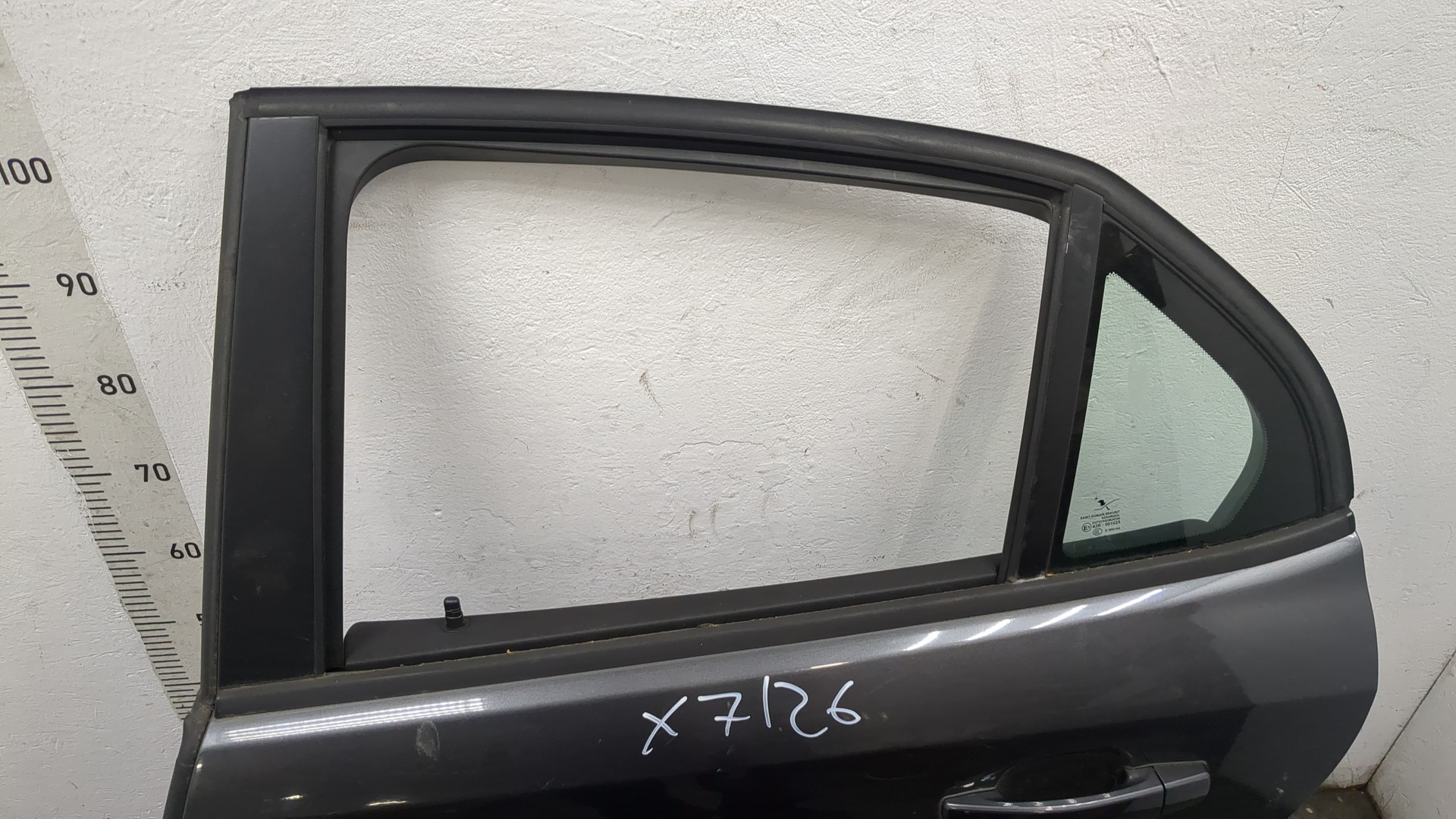 Дверь задняя левая