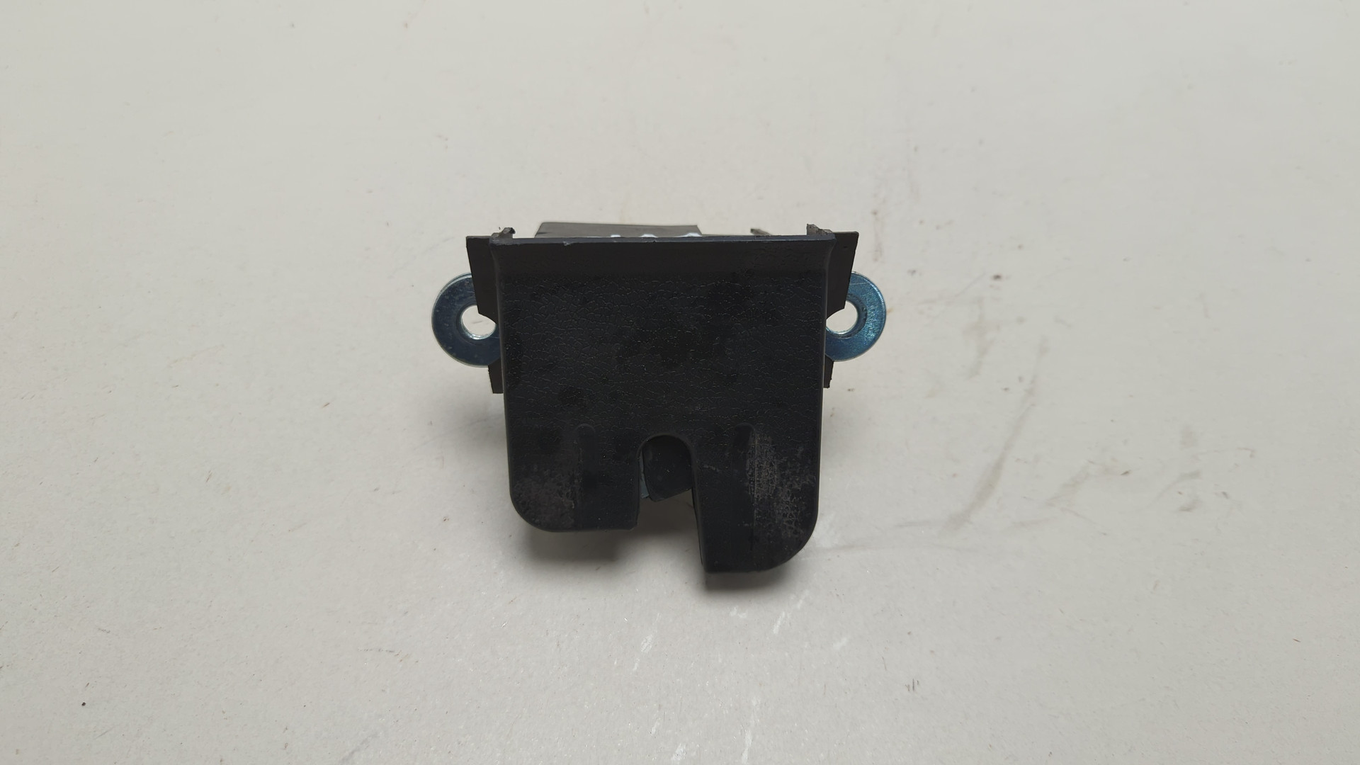 Замок багажника