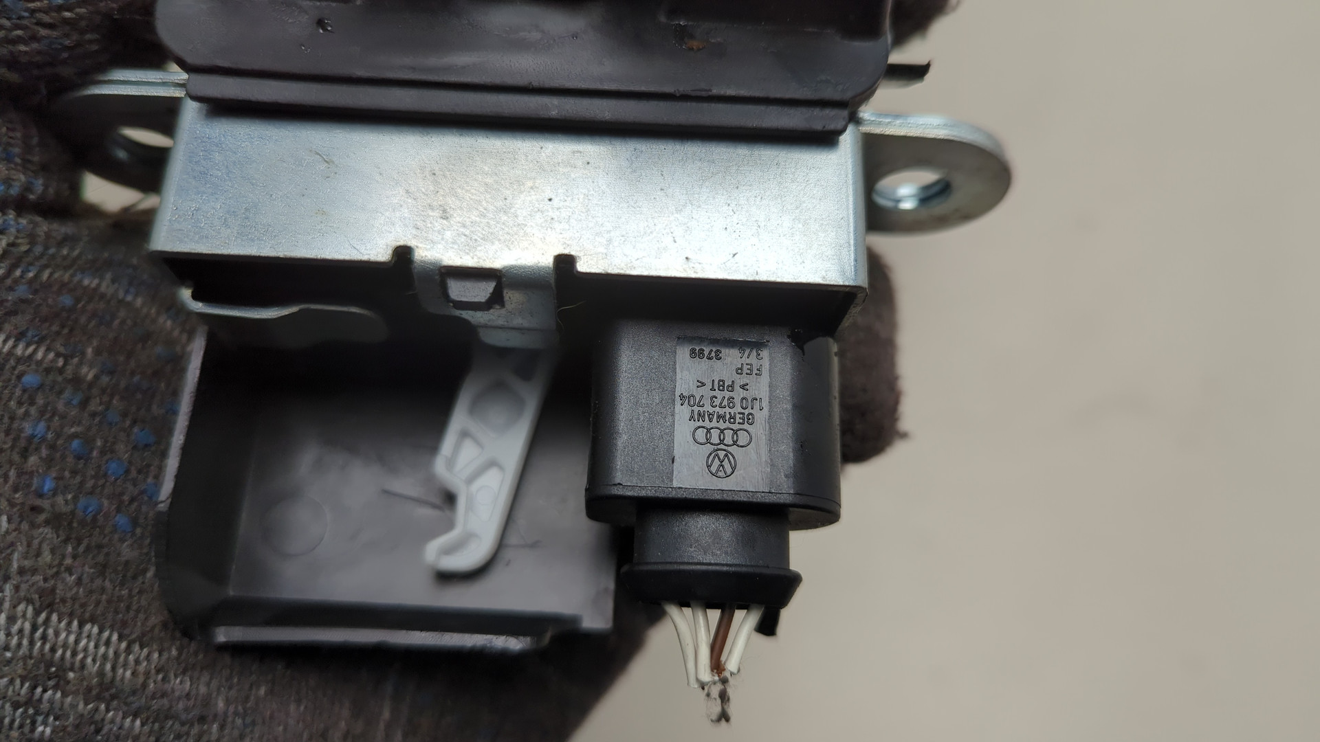 Замок багажника