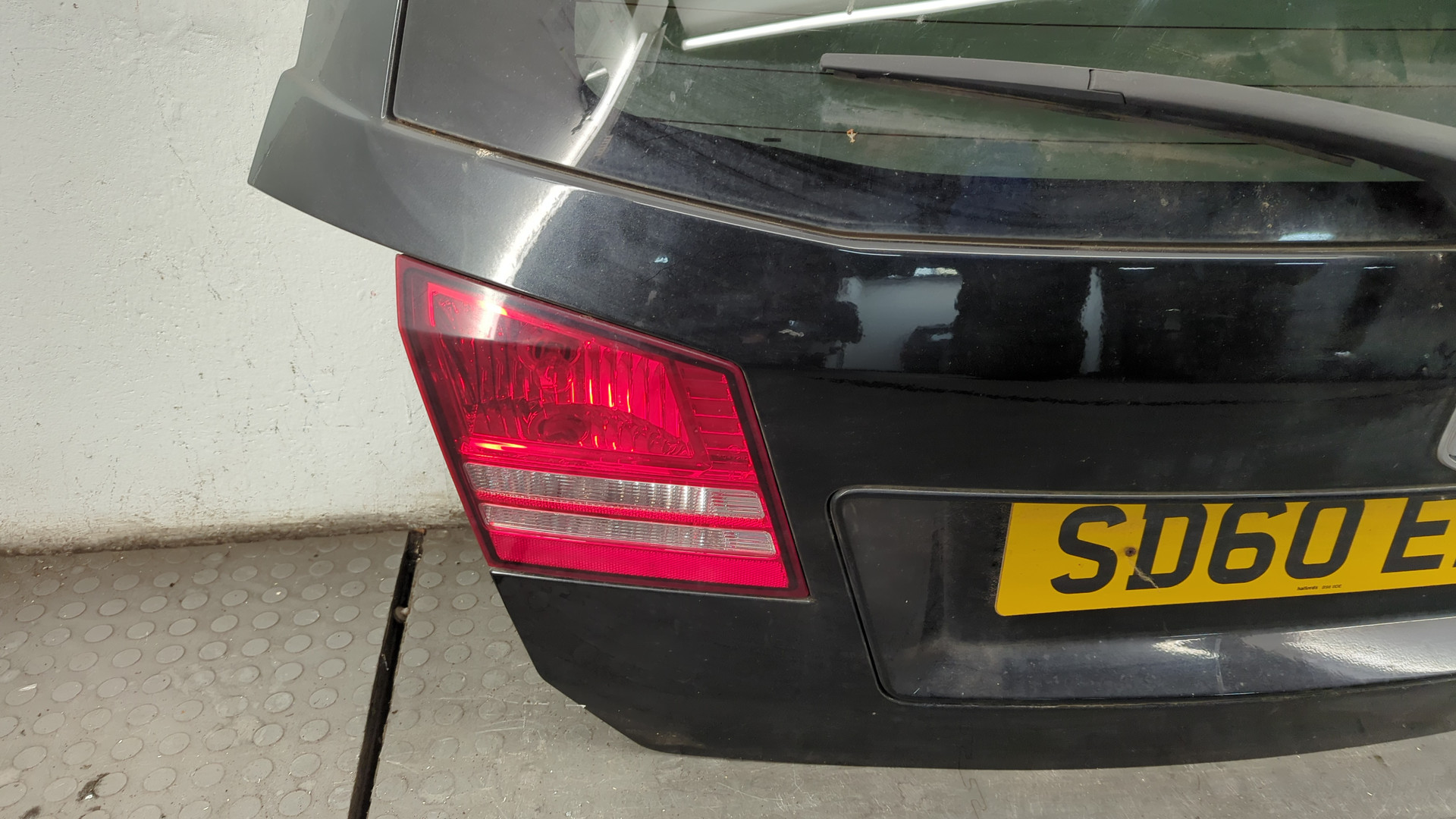 Дверь багажника