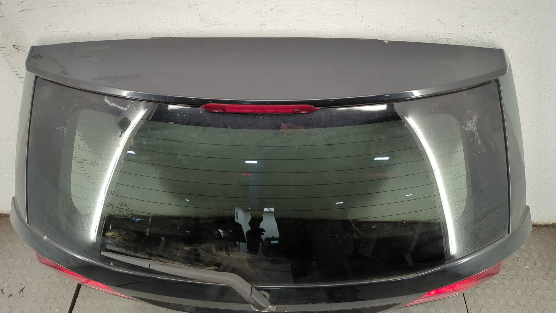 Дверь багажника