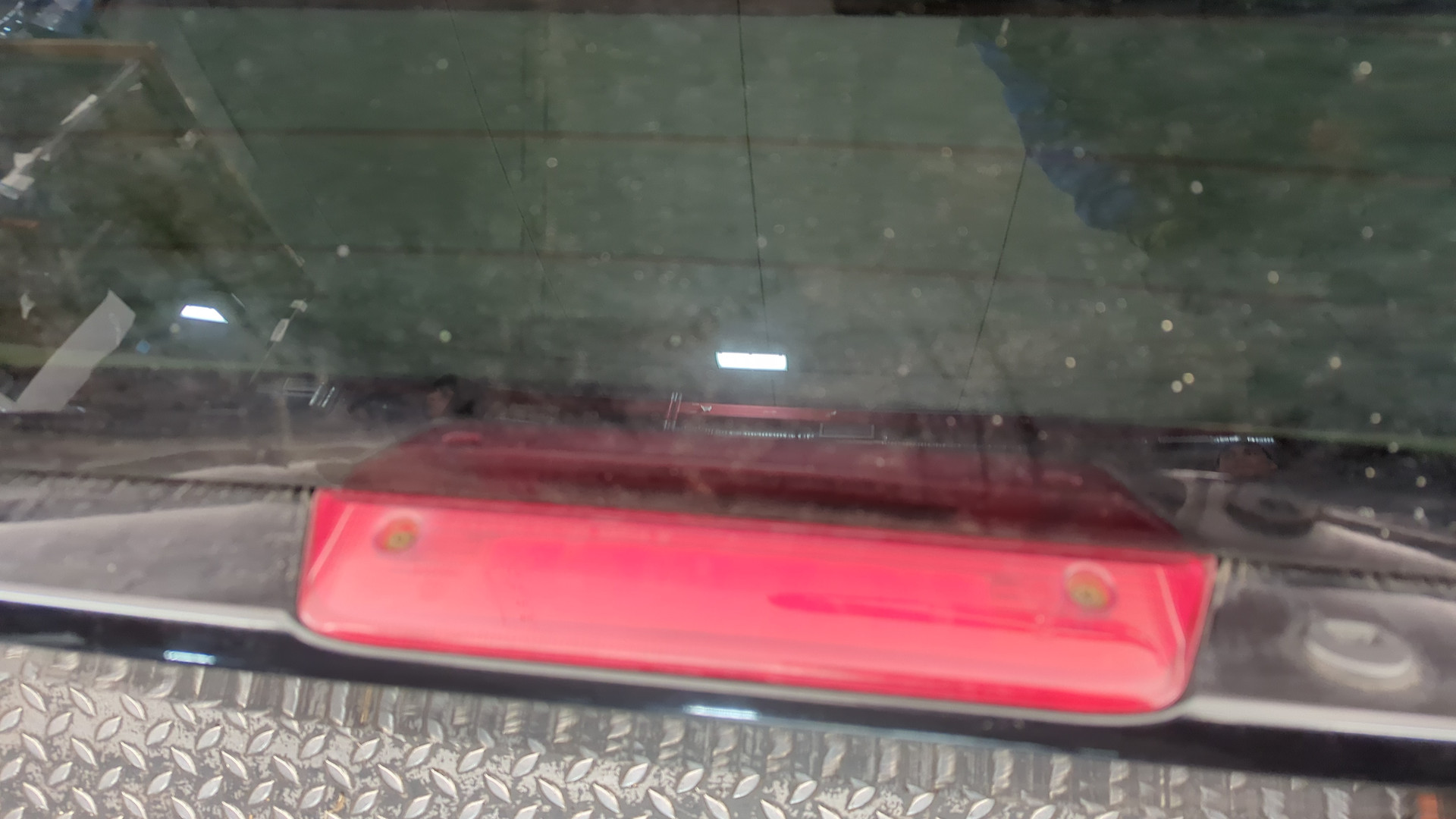 Дверь багажника