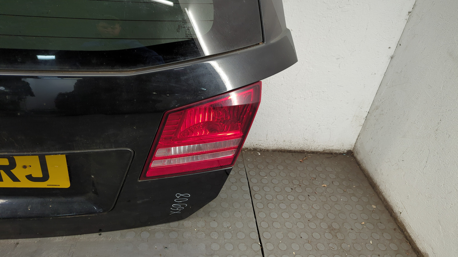 Дверь багажника