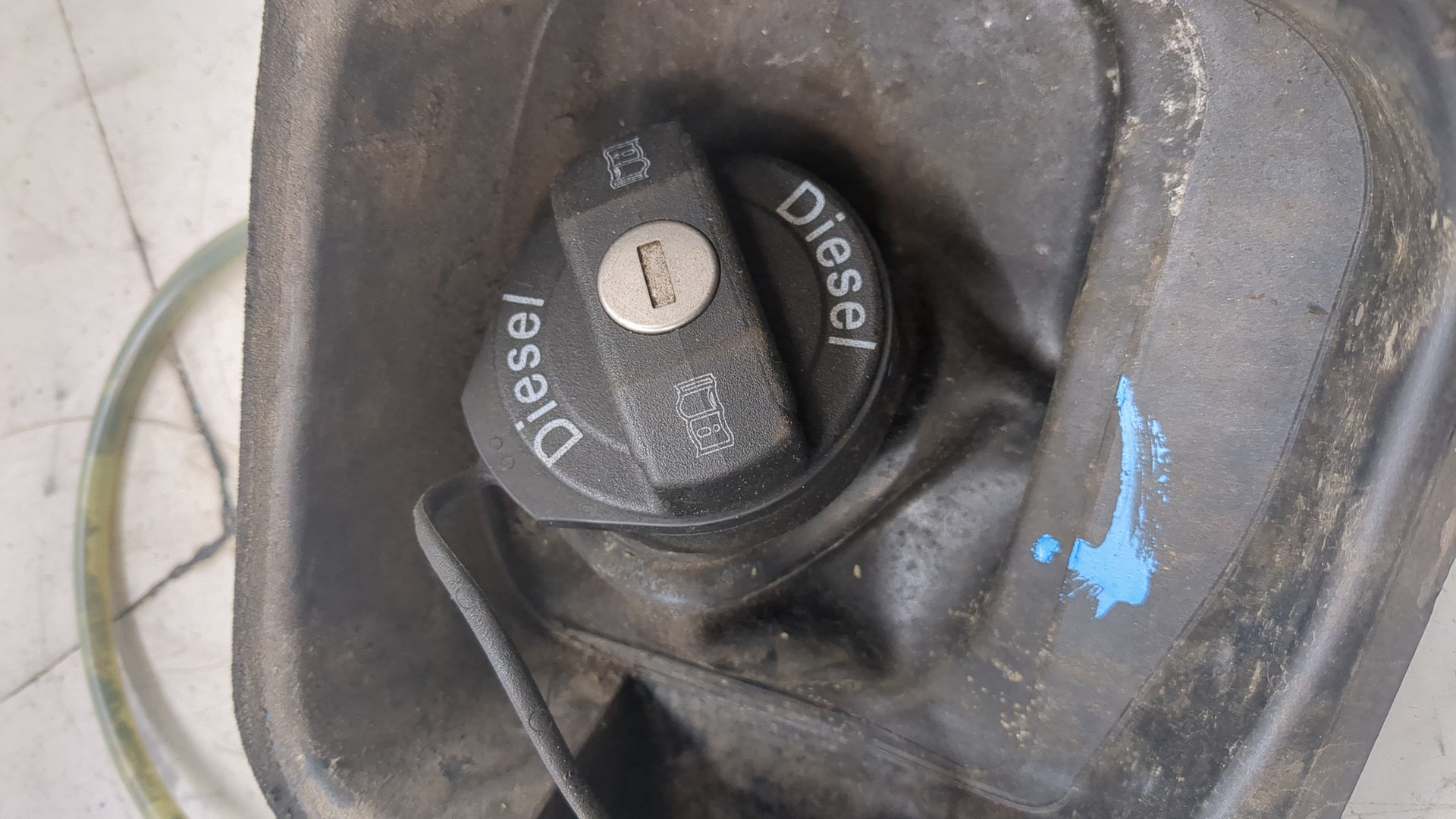 Лючок бензобака