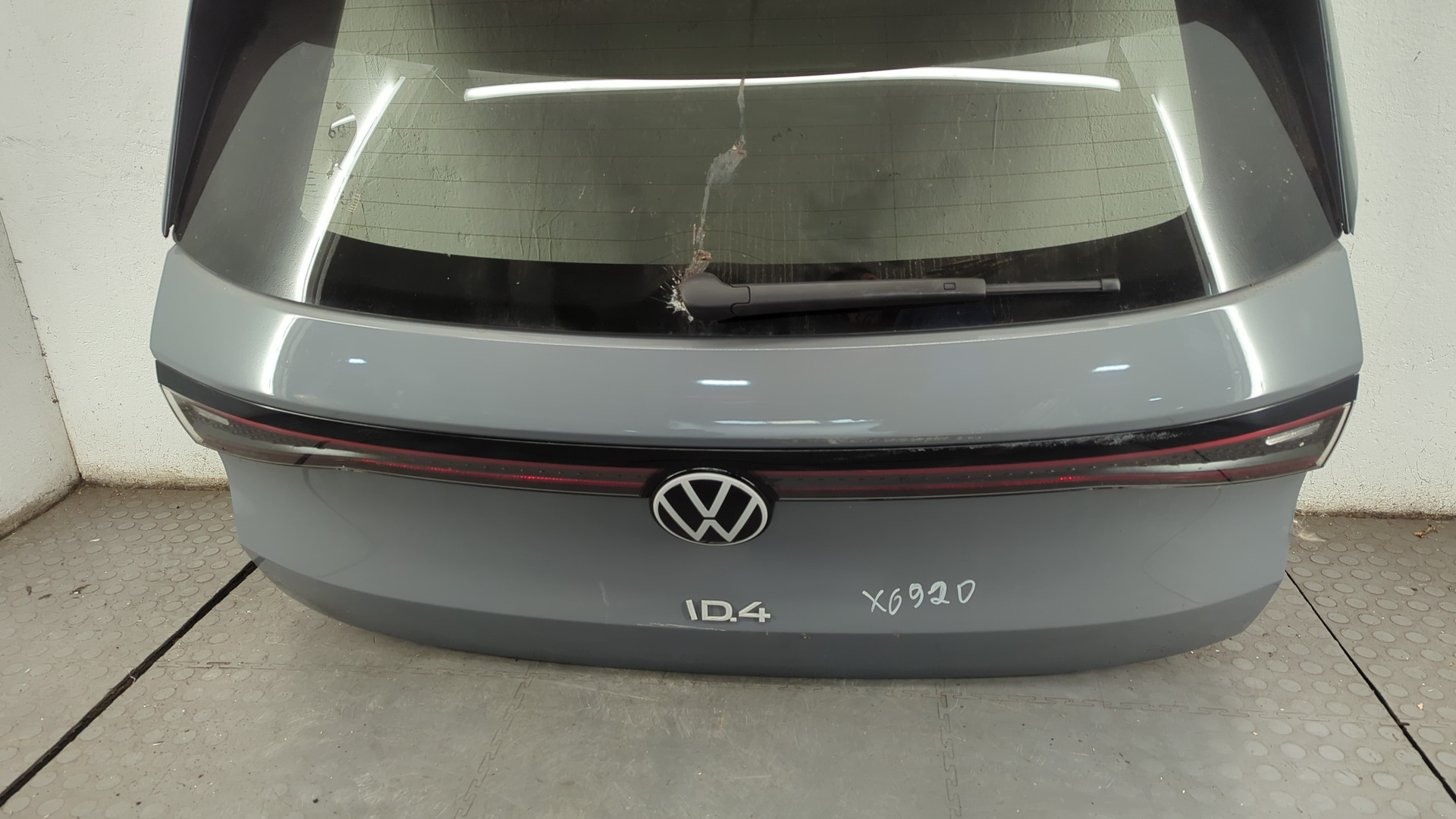 Дверь багажника