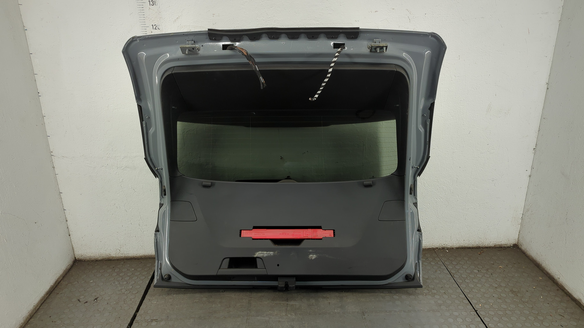 Дверь багажника