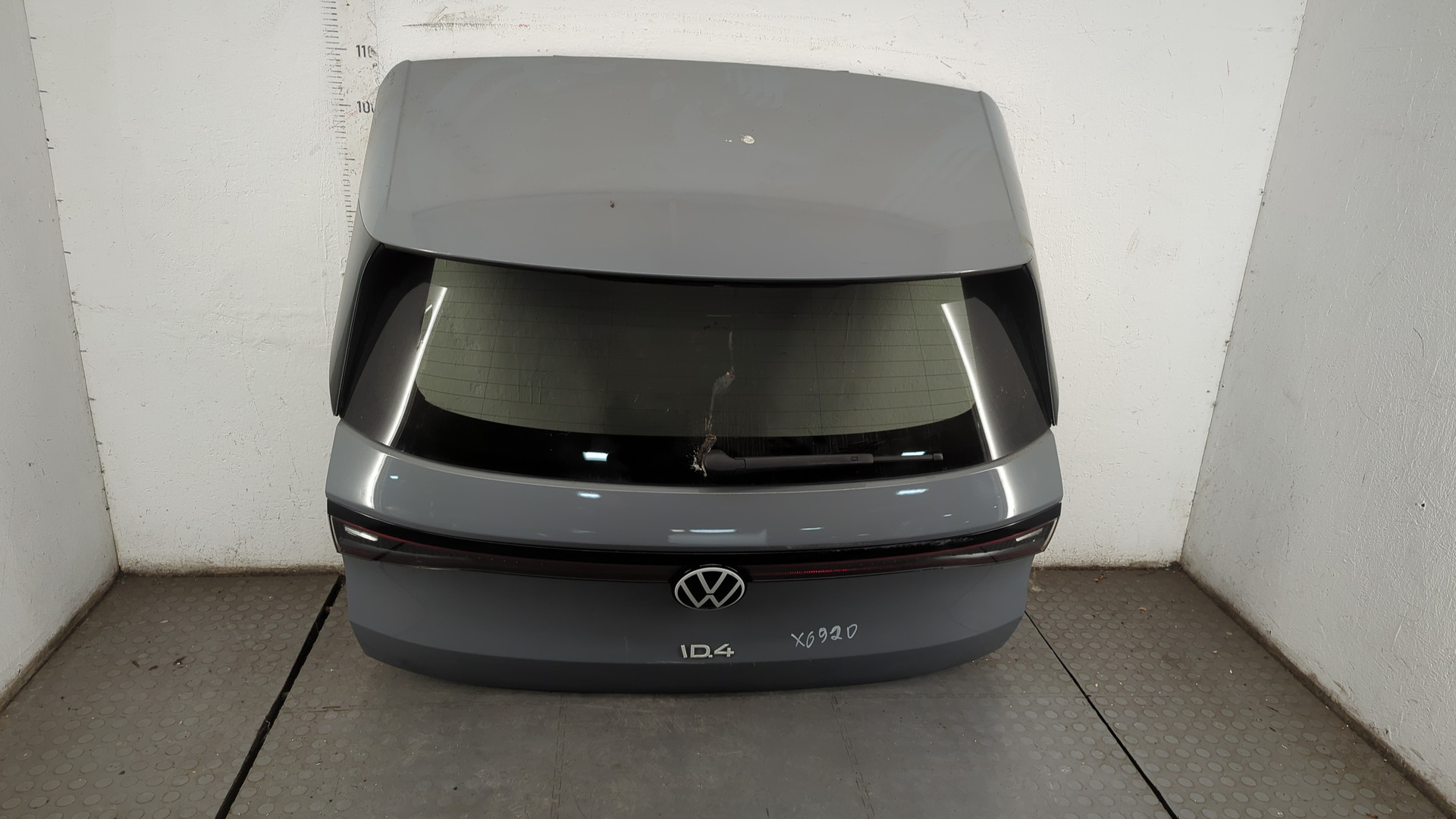 Дверь багажника