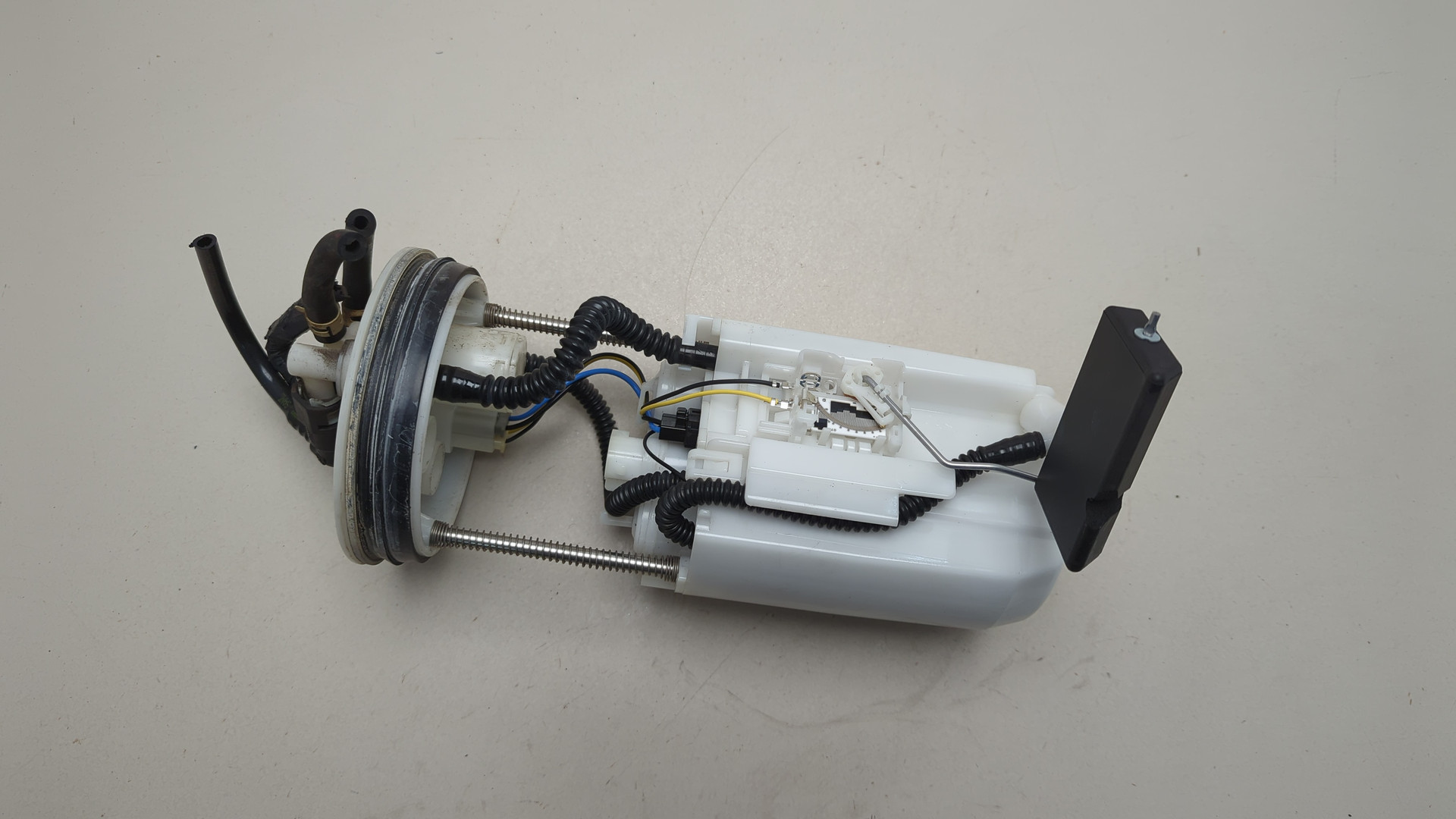 Насос топливный электрический