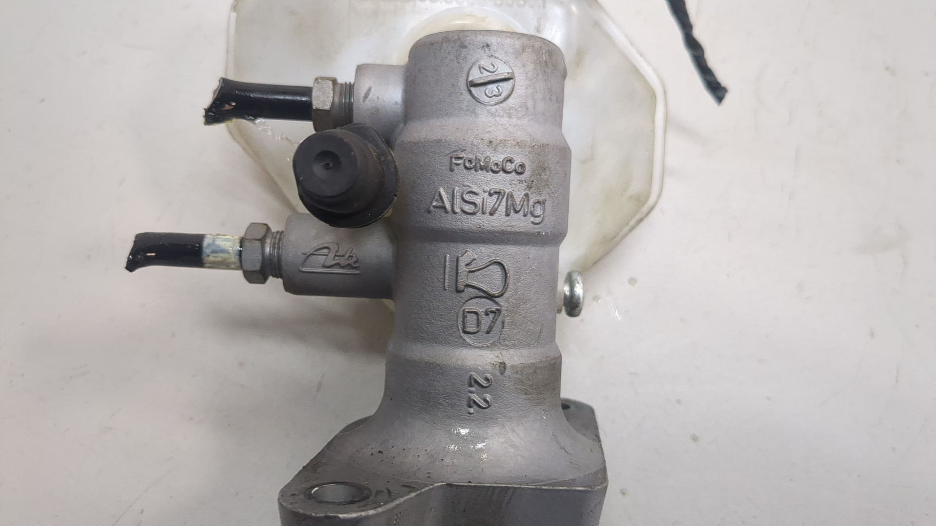 Цилиндр тормозной главный