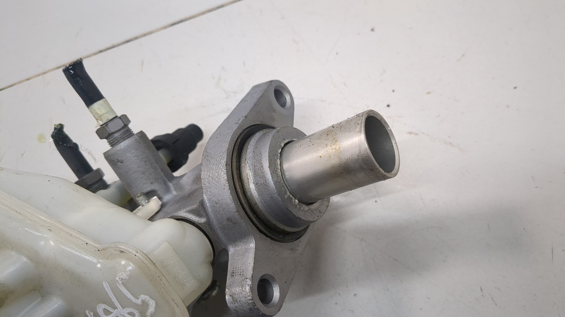 Цилиндр тормозной главный