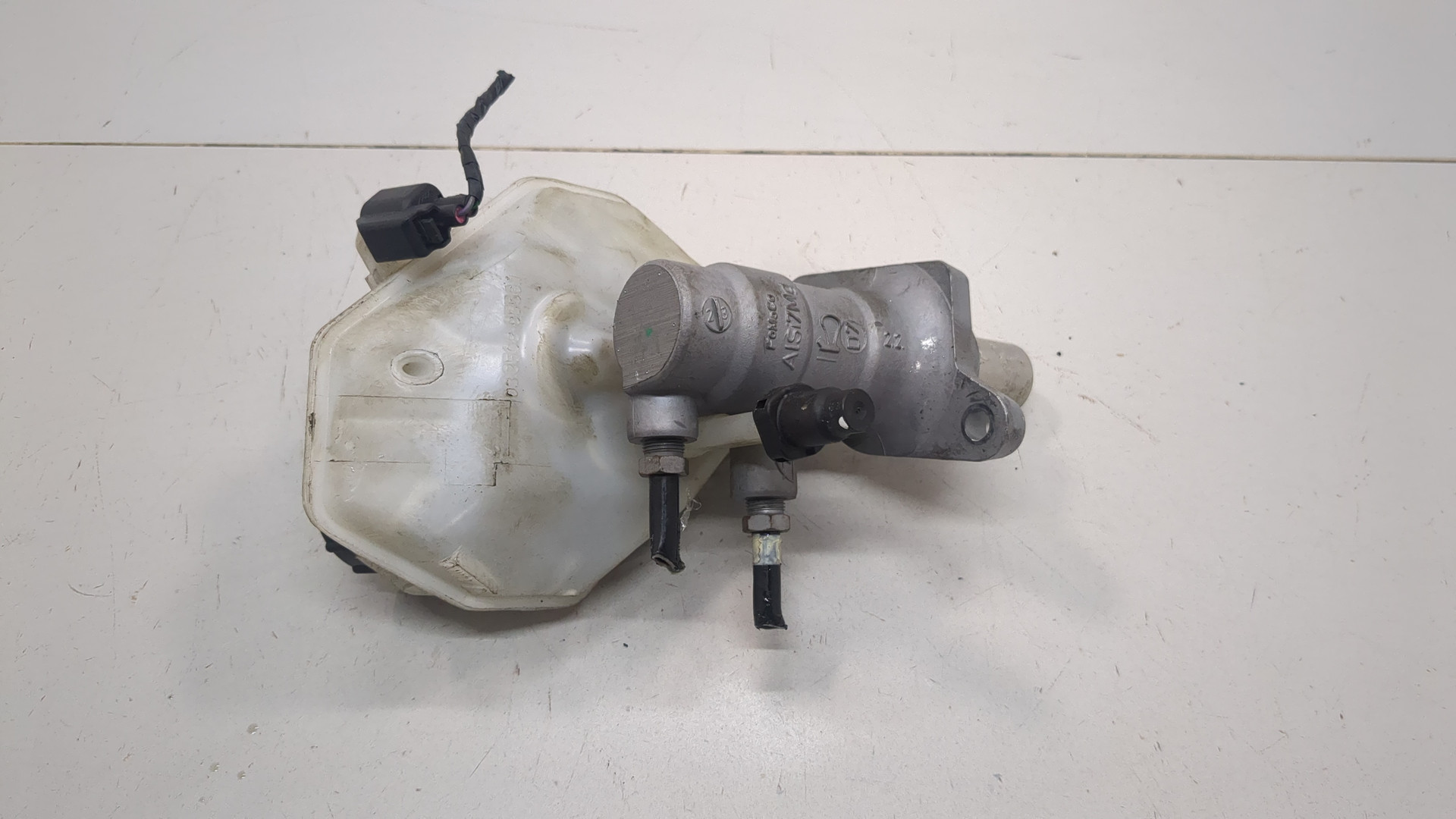 Цилиндр тормозной главный