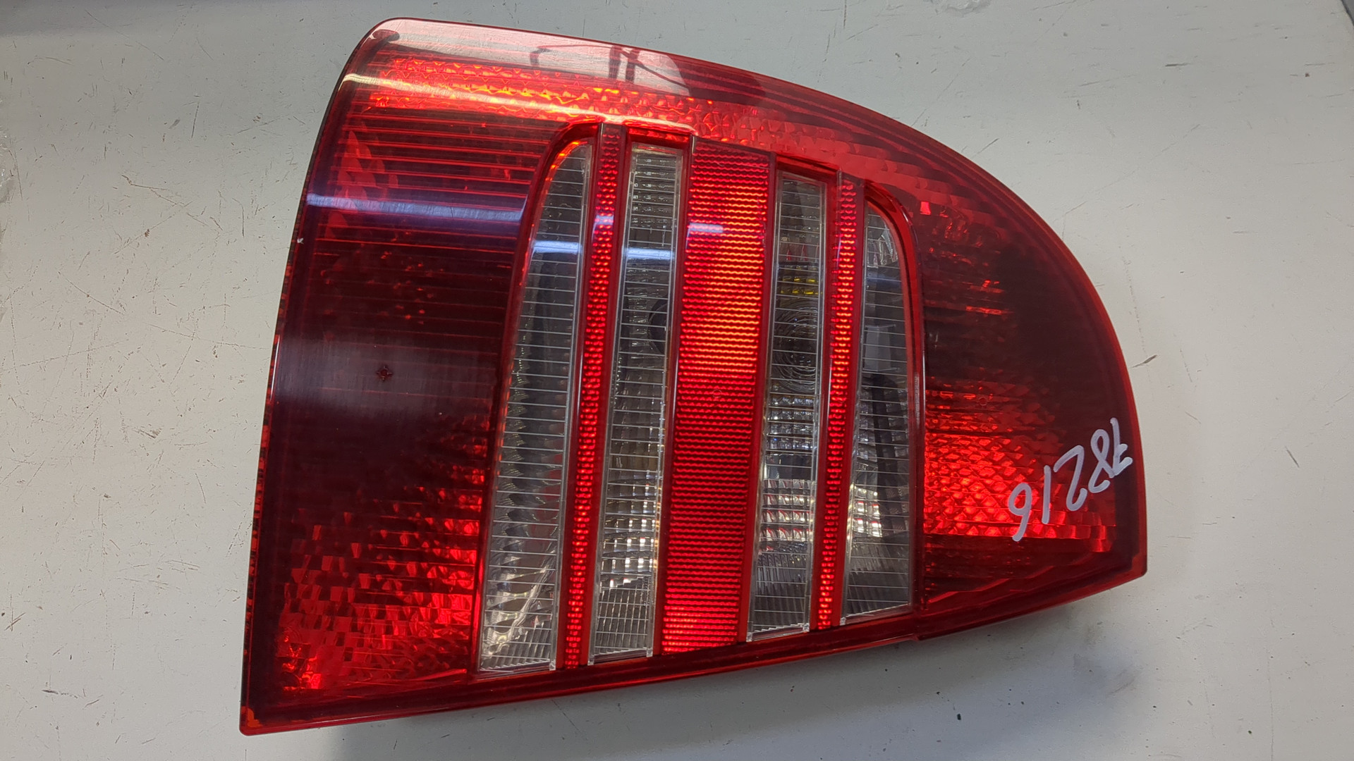 Фонарь задний левый