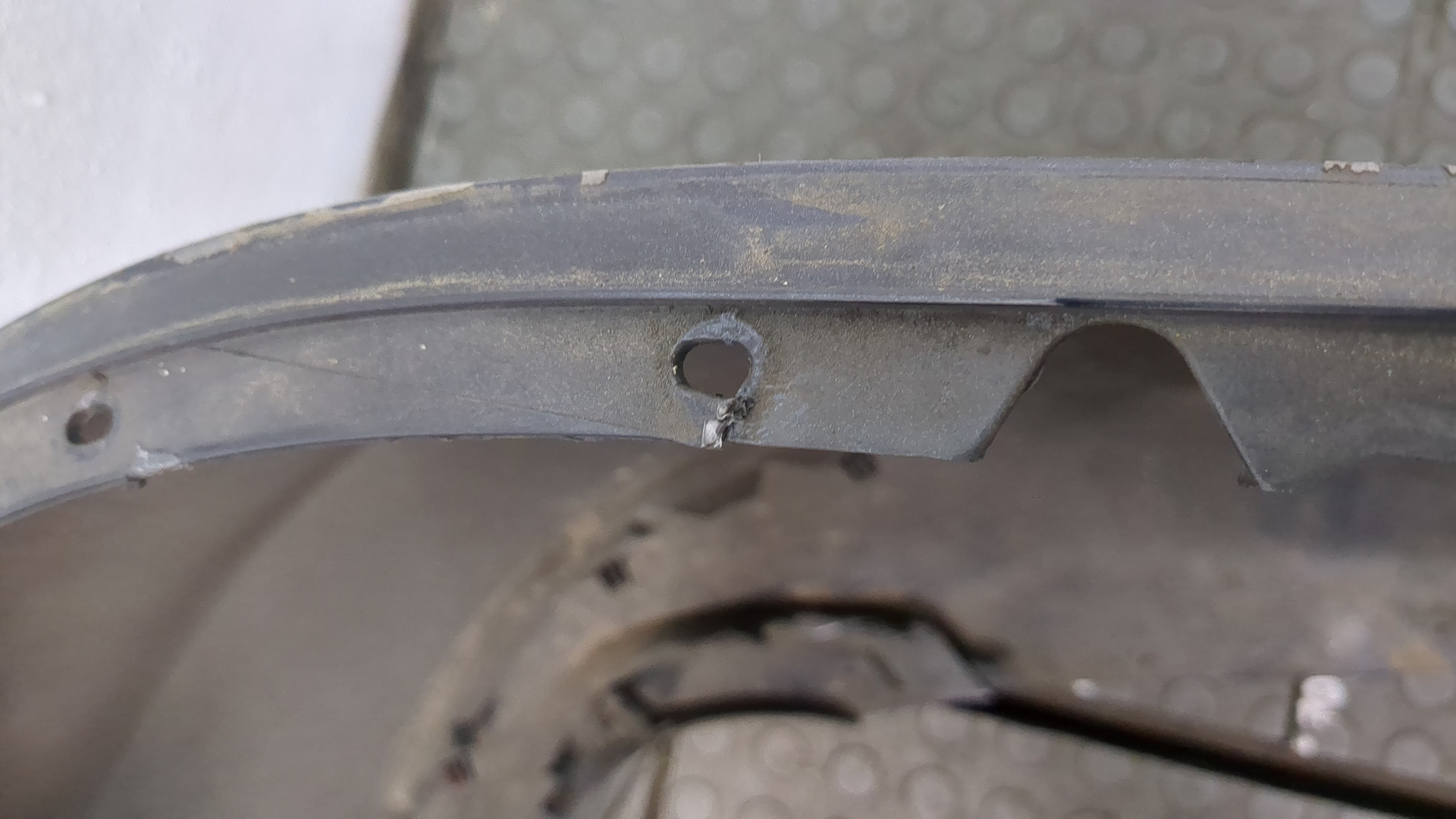 Бампер задний