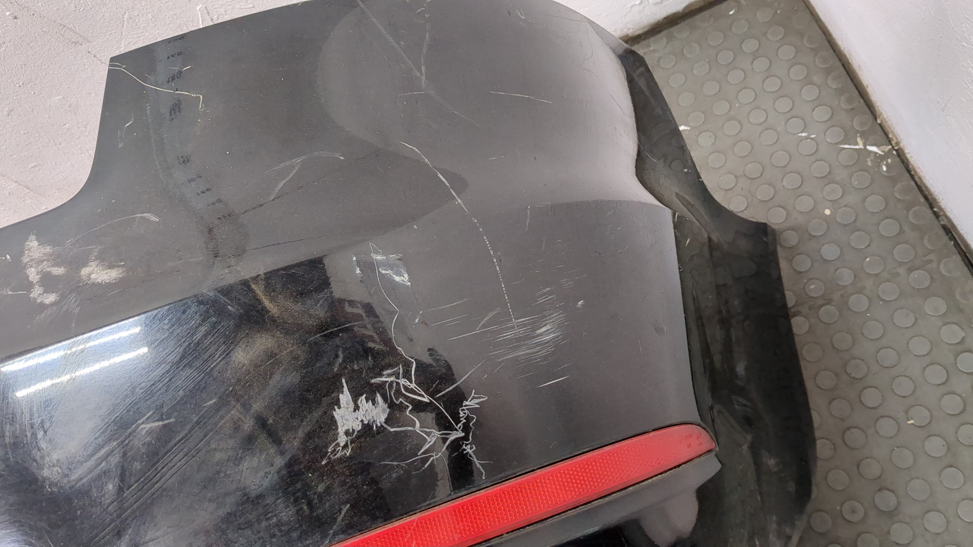 Бампер задний