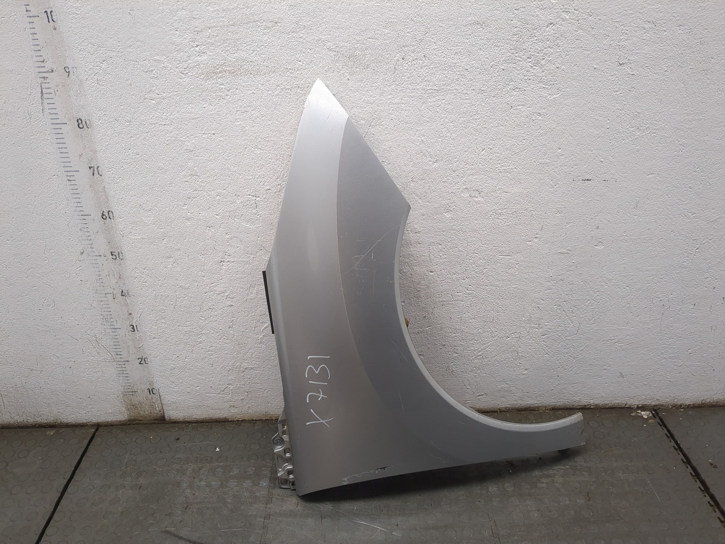 Крыло переднее правое