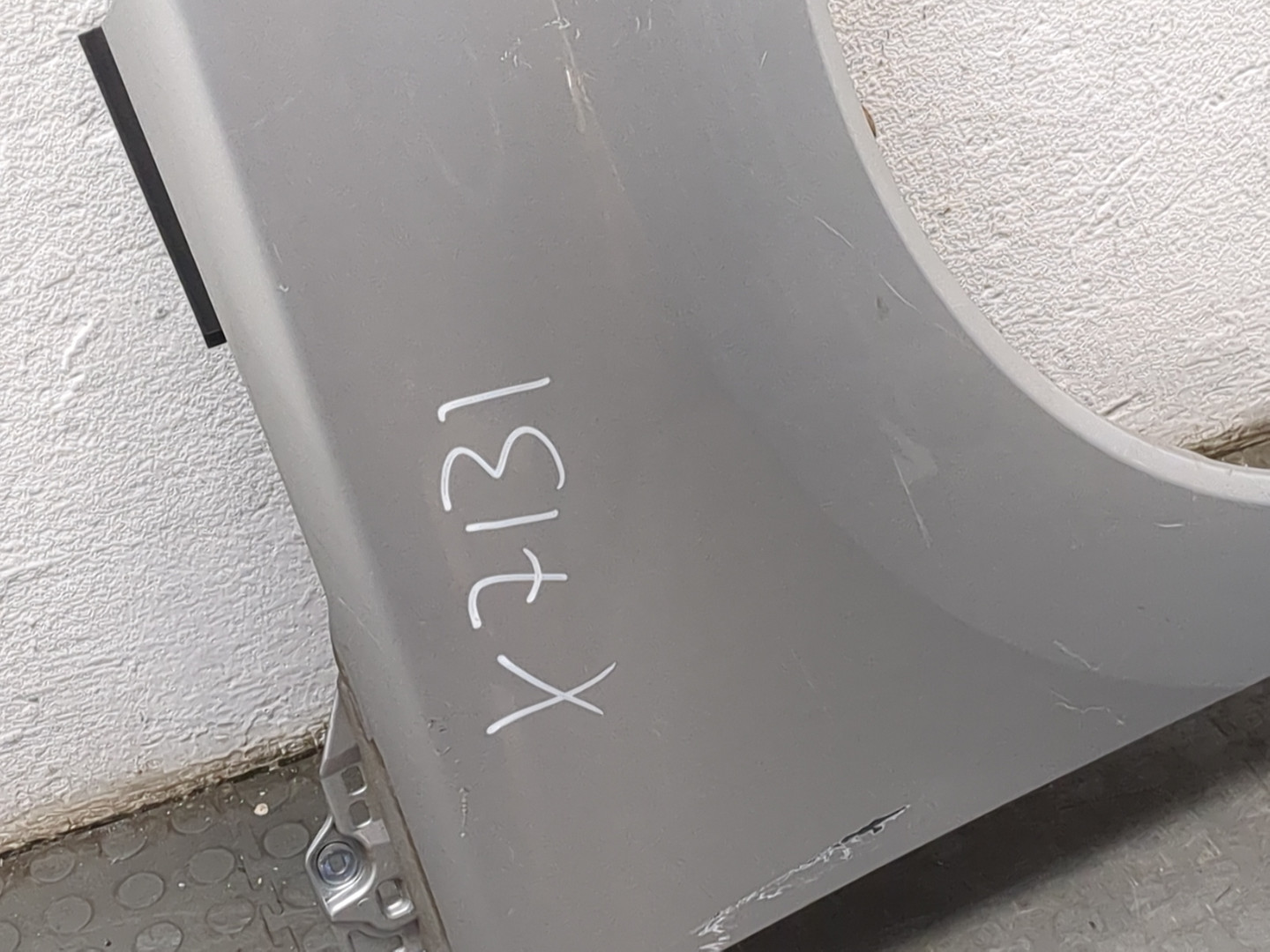 Крыло переднее правое