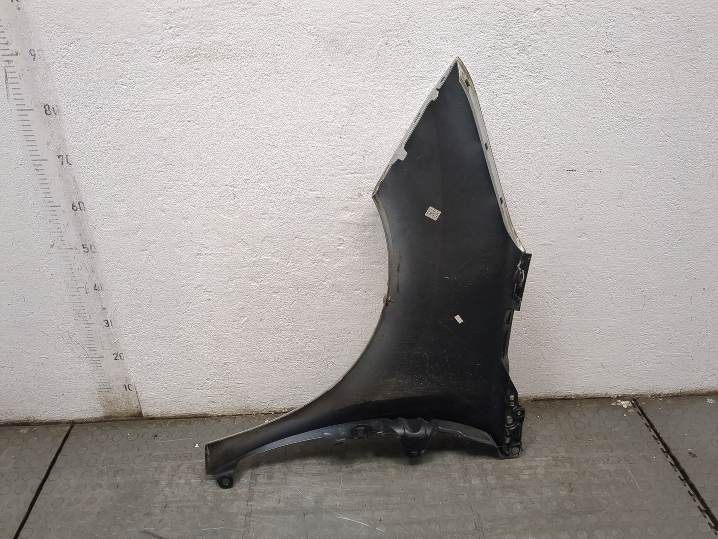 Крыло переднее правое
