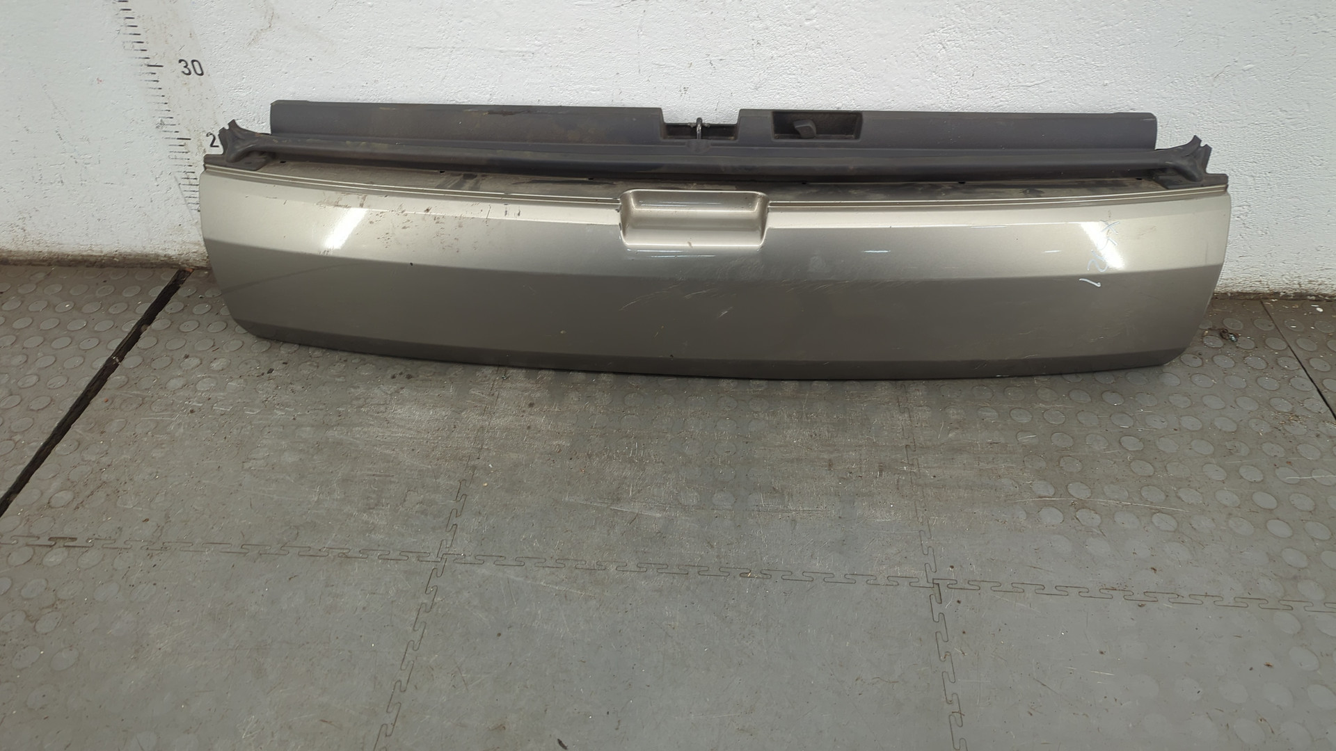 Дверь багажника нижняя (борт)