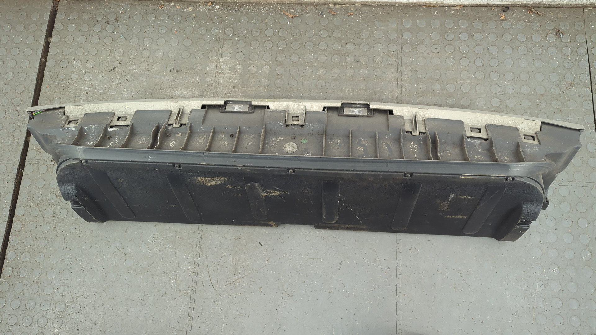 Дверь багажника нижняя (борт)