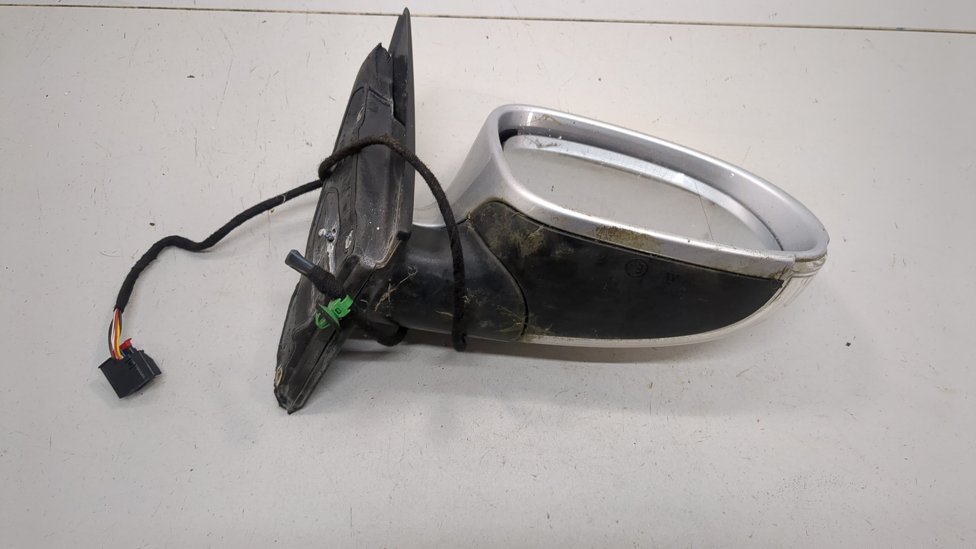 Зеркало правое электрическое