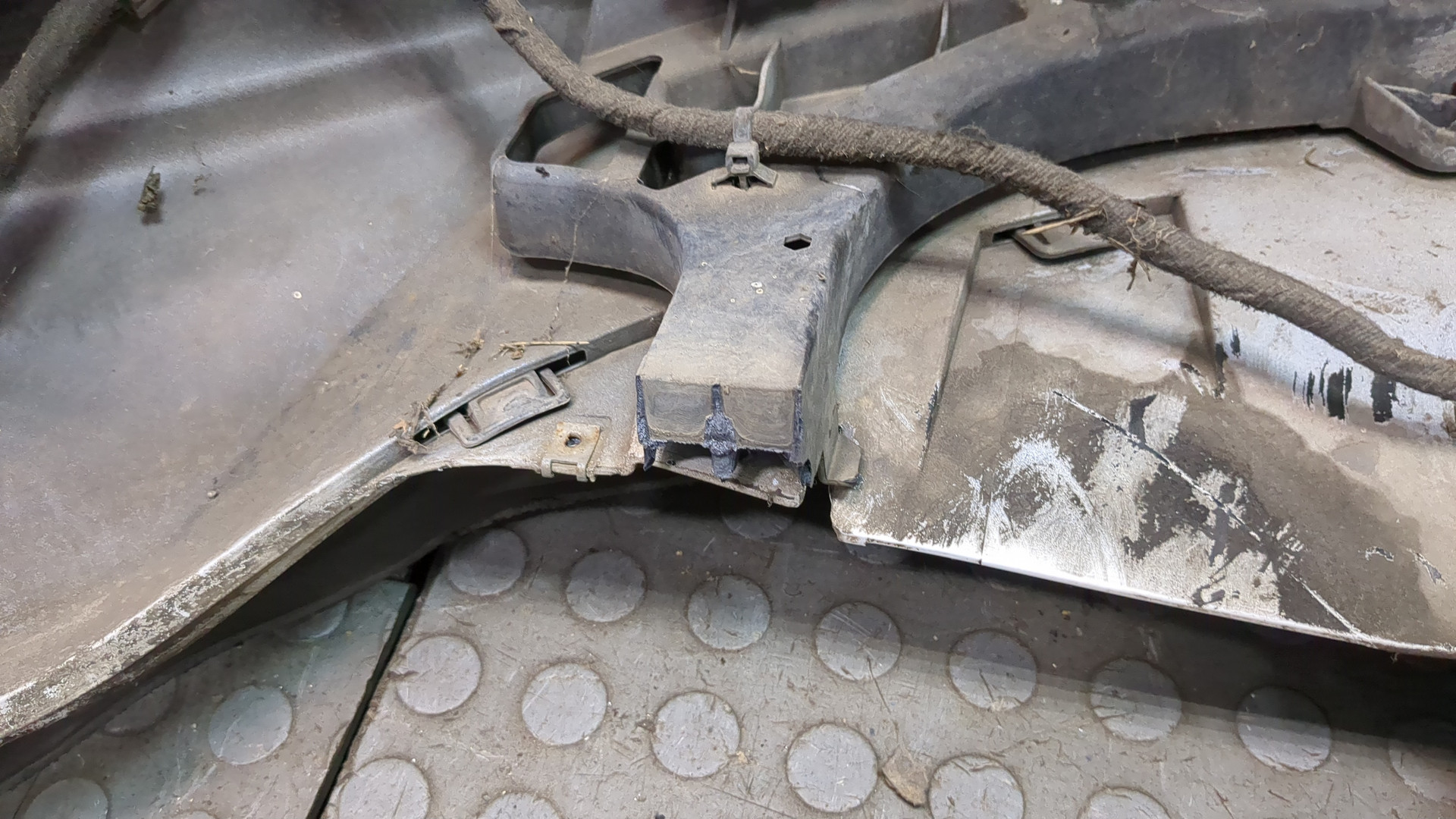 Бампер передний