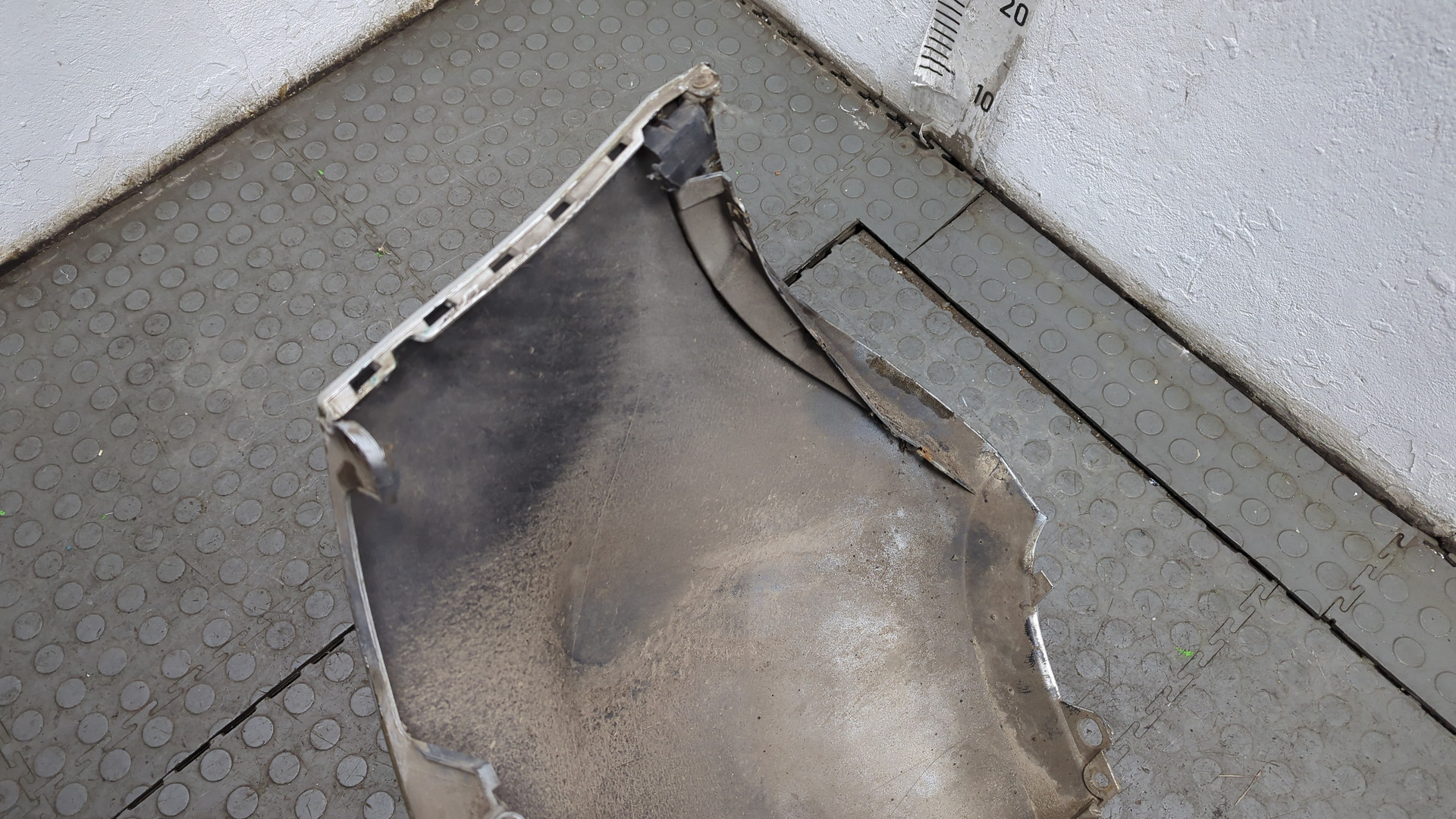 Бампер задний