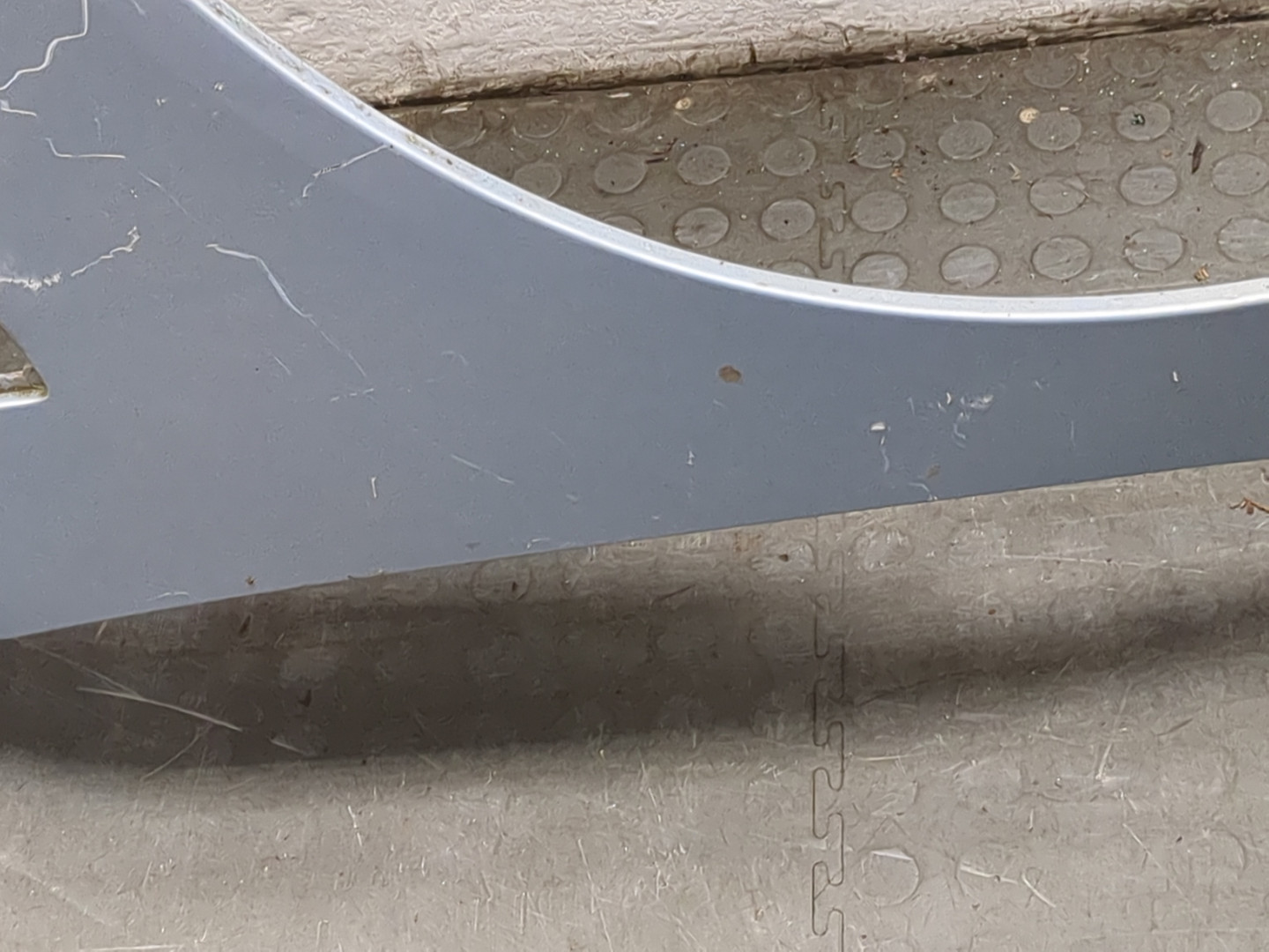 Крыло переднее правое