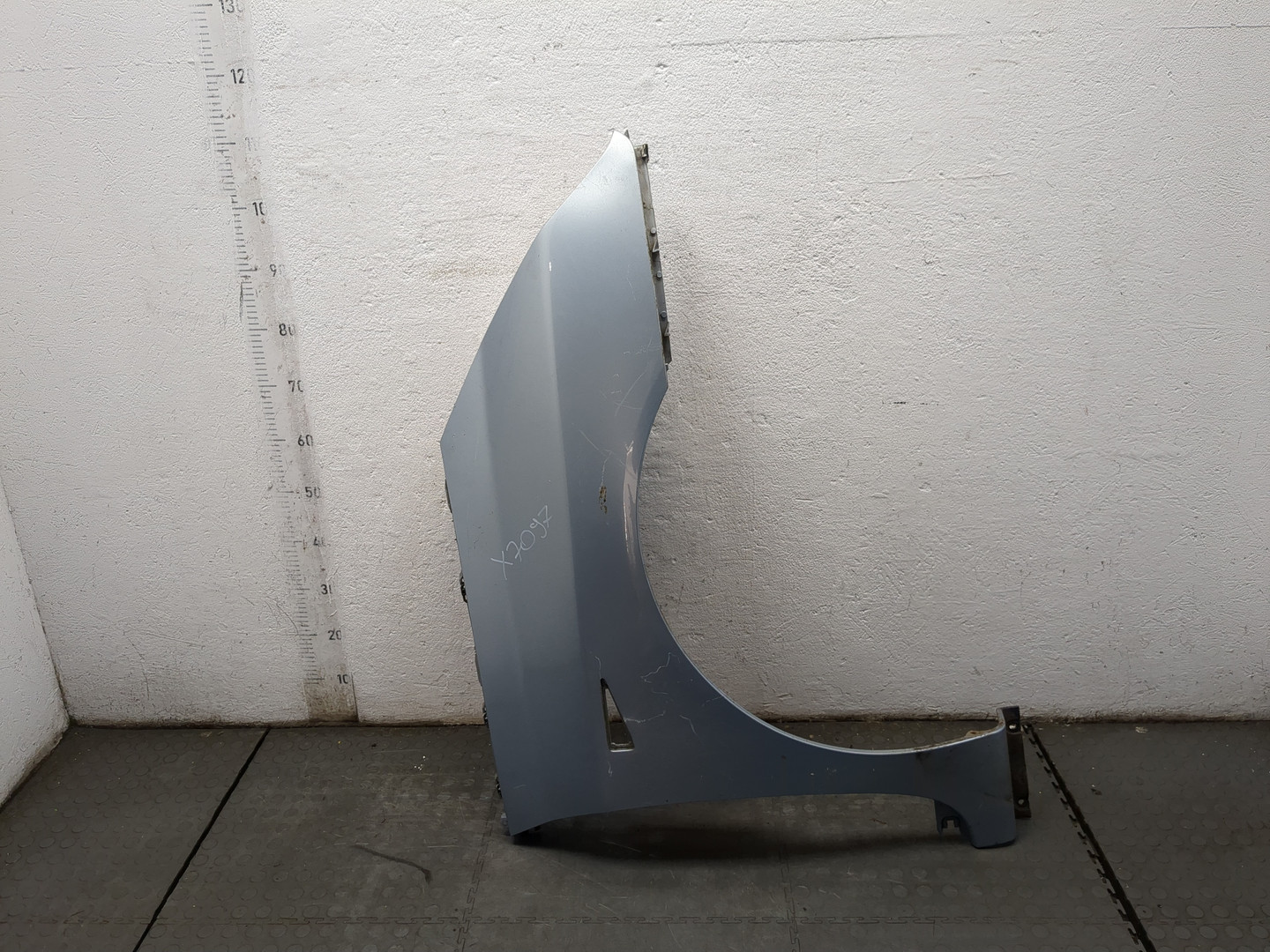 Крыло переднее правое