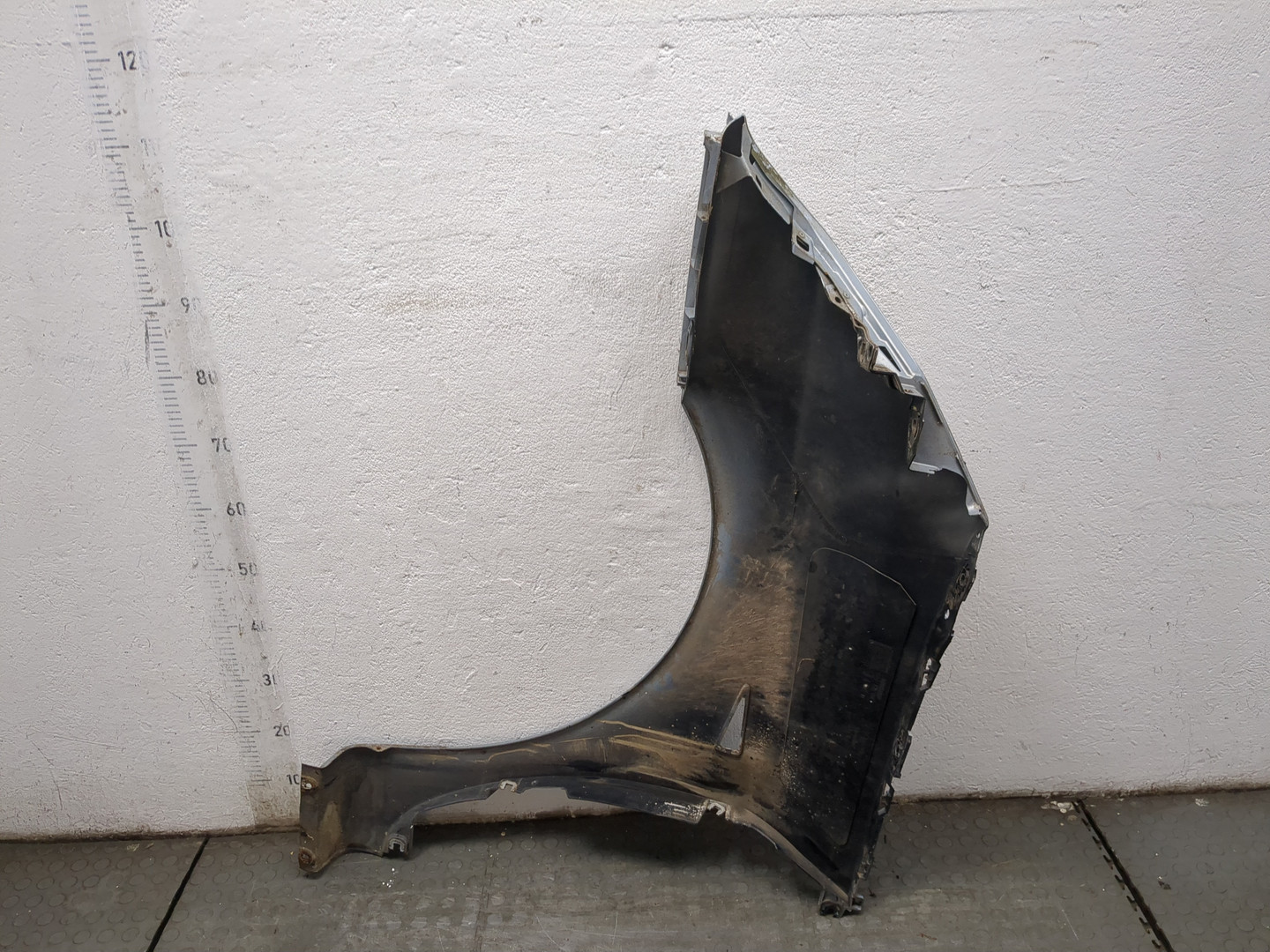 Крыло переднее правое