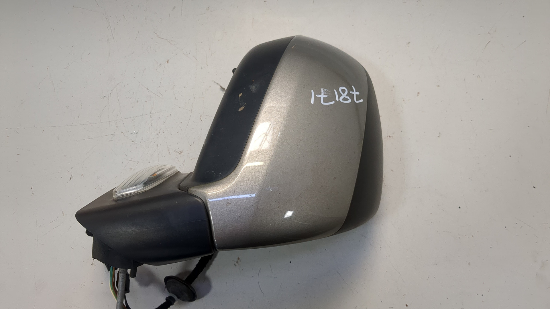 Зеркало правое электрическое