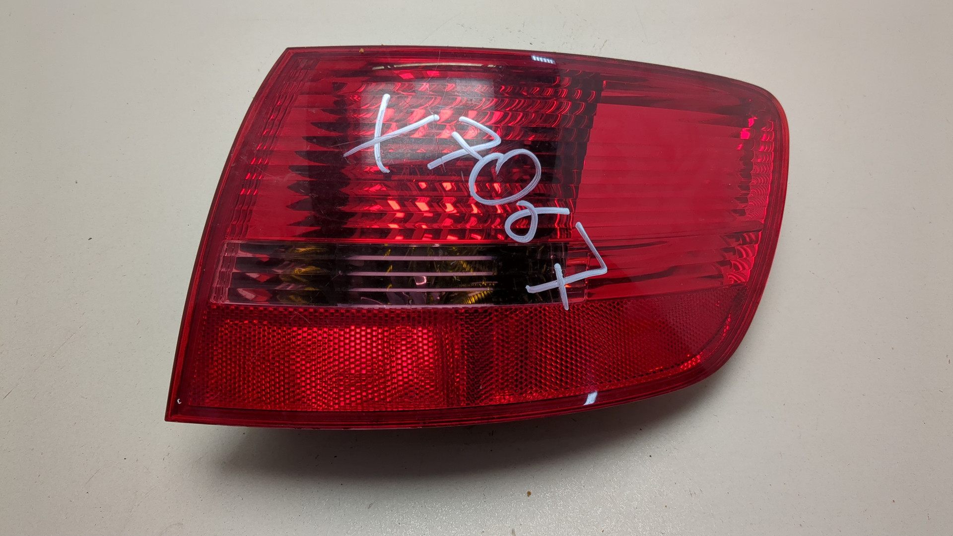 Фонарь задний правый