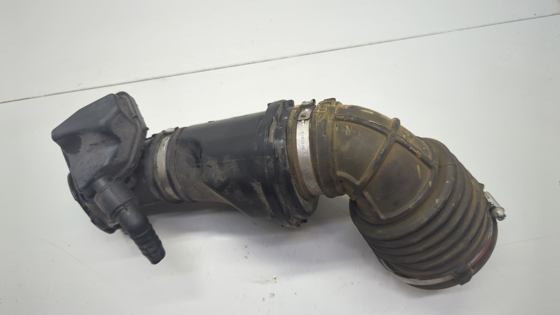 Патрубок воздушного фильтра