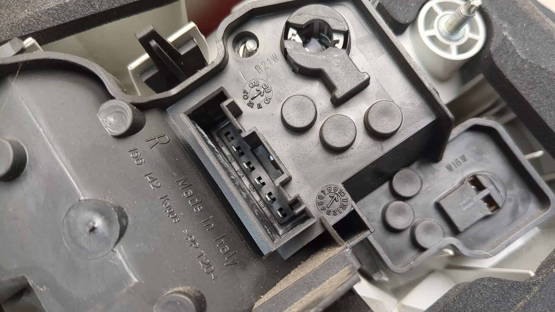 Фонарь задний правый