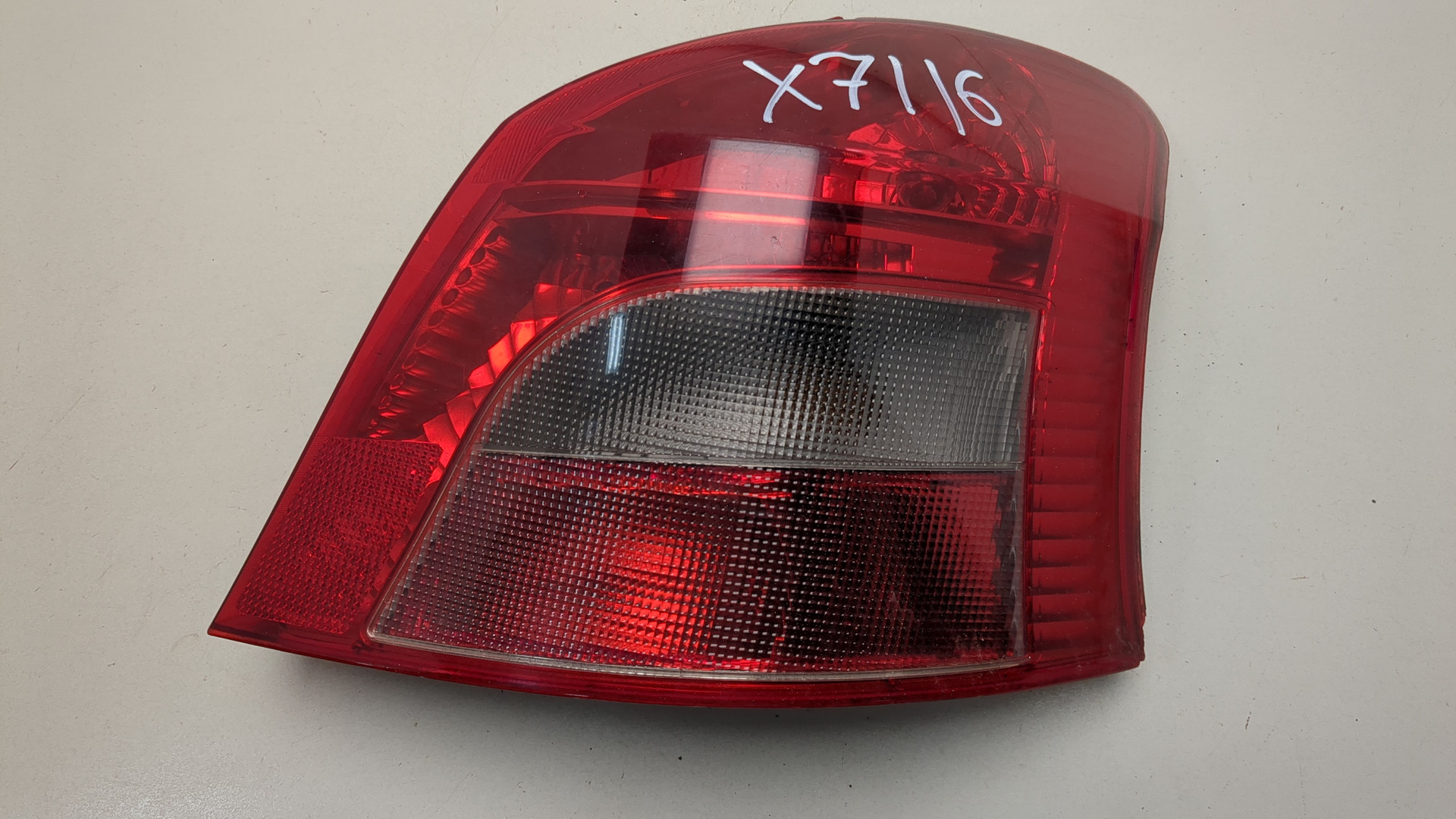 Фонарь задний правый