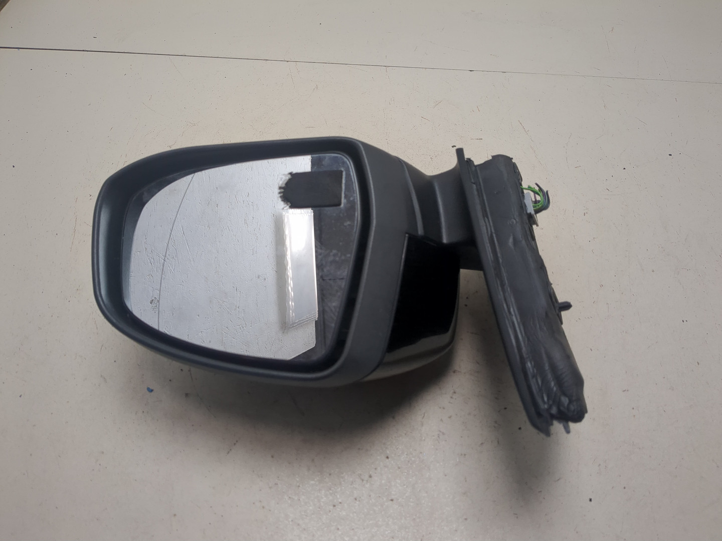 Зеркало правое электрическое