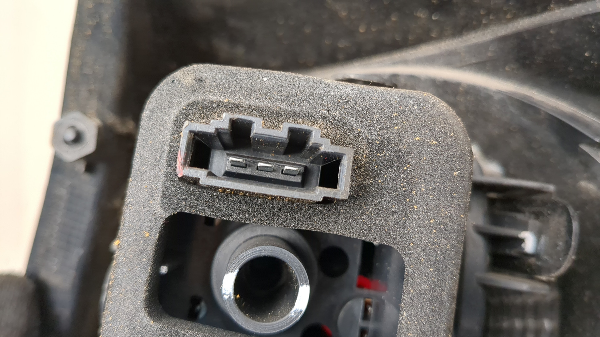 Фонарь задний левый