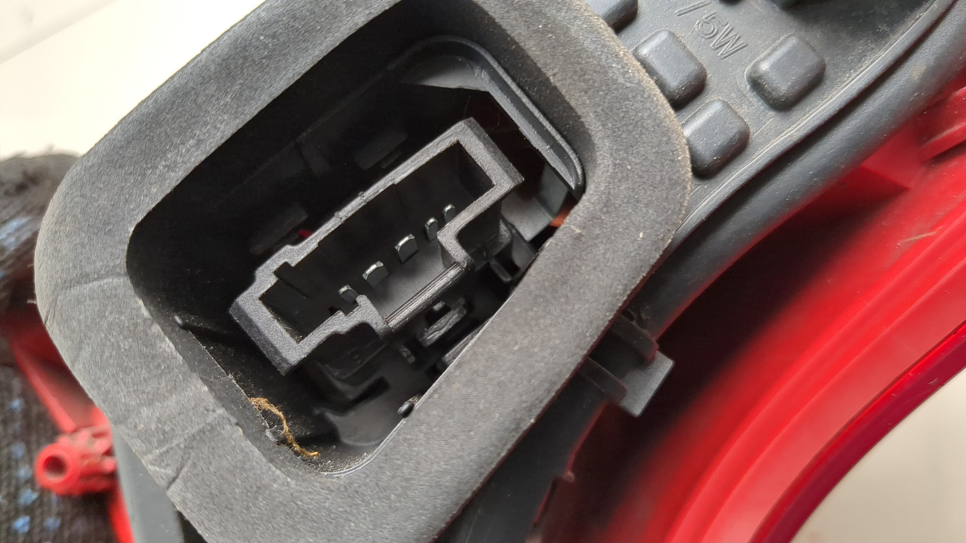 Фонарь задний левый