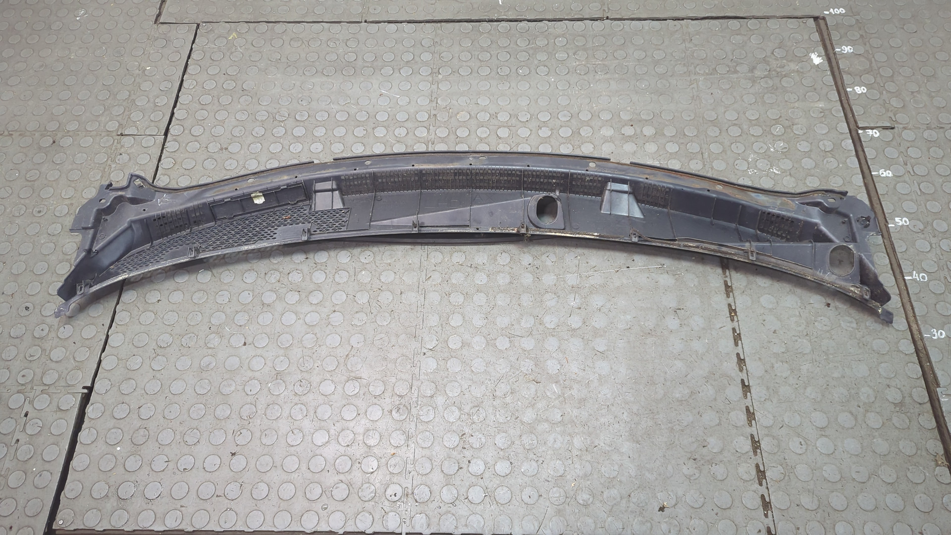 Решетка стеклоочистителей (Жабо)