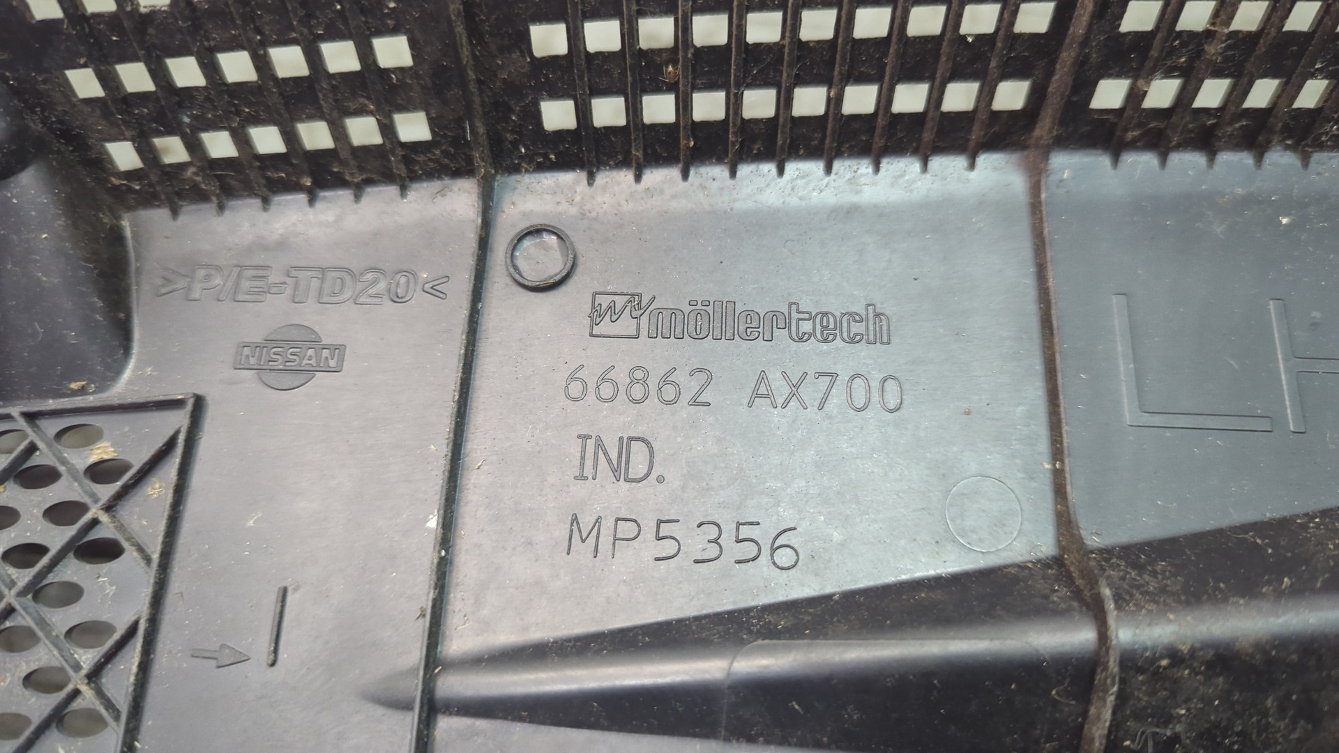 Решетка стеклоочистителей (Жабо)