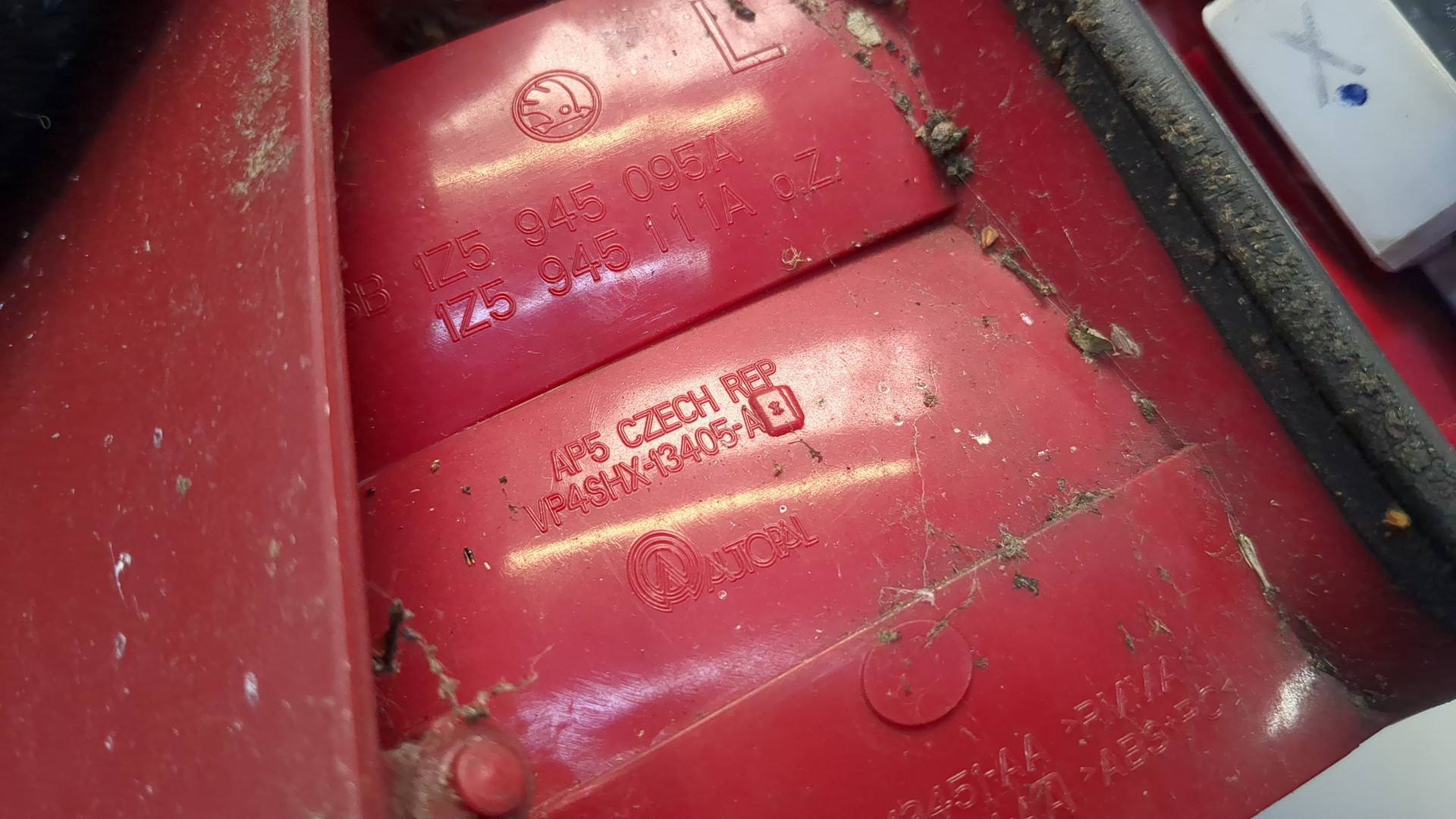 Фонарь задний левый