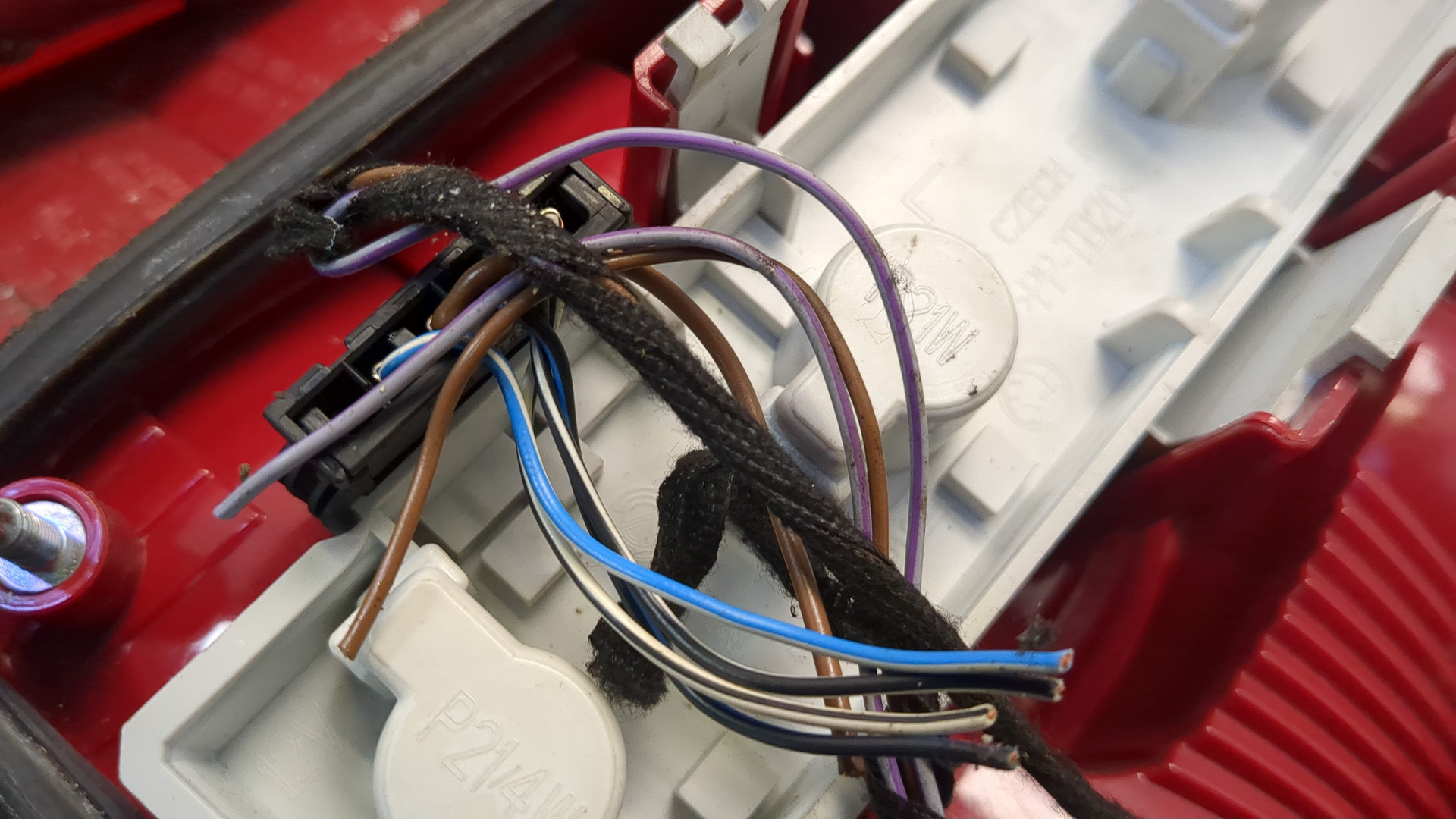 Фонарь задний левый